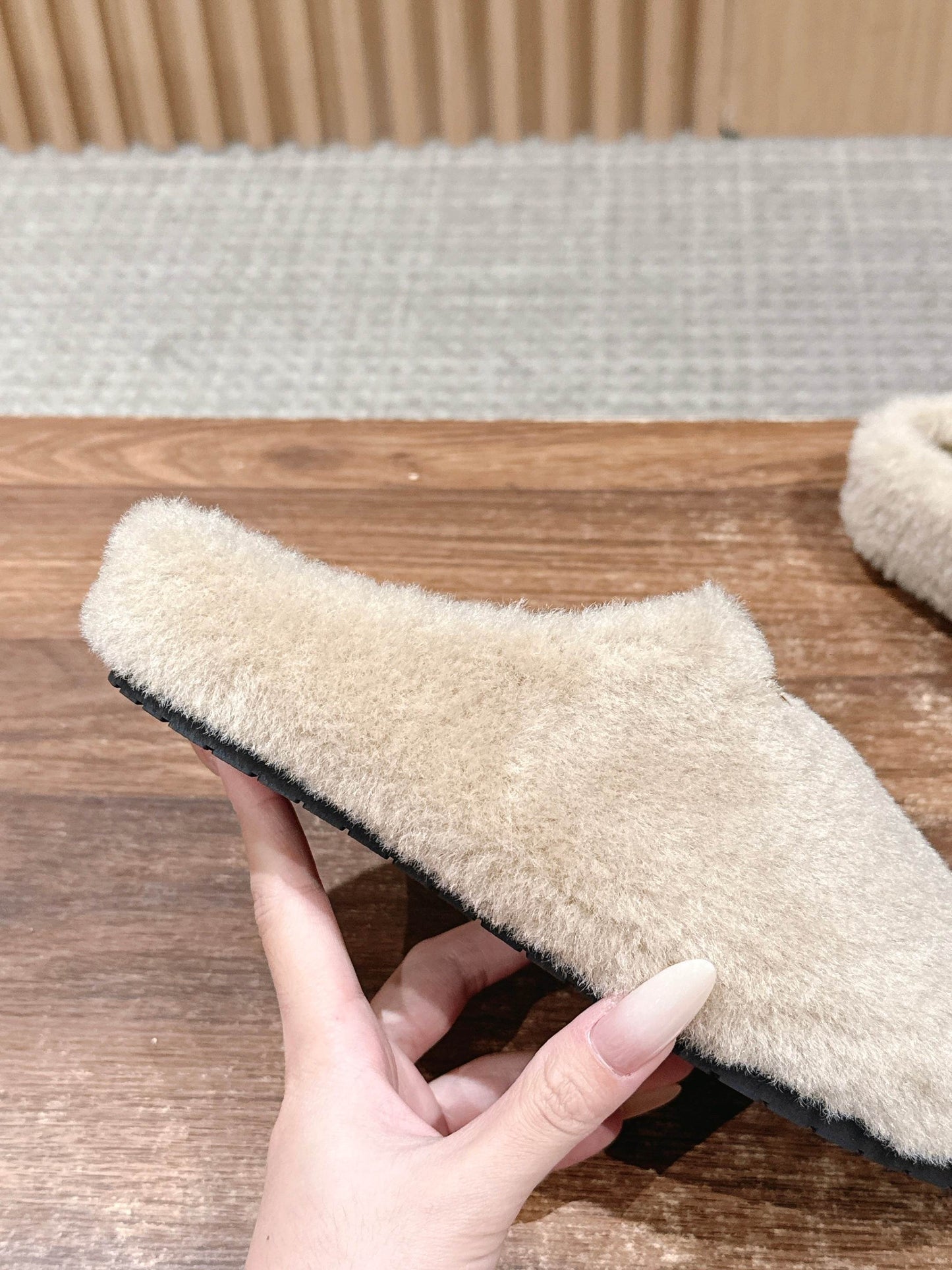 Pra 25fw flufft slippers