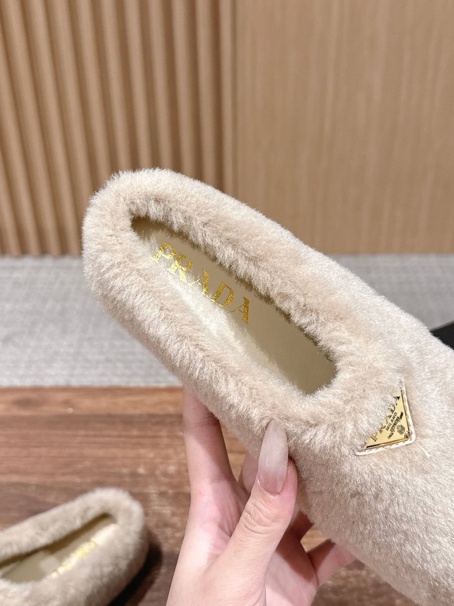 Pra 25fw flufft slippers