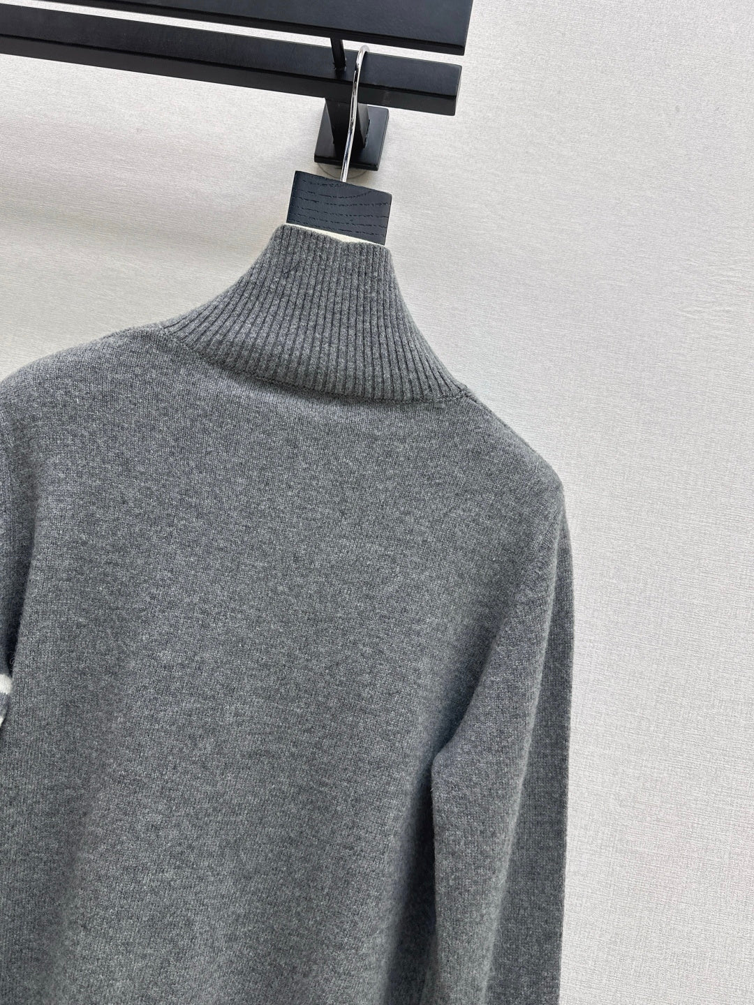 Ral NEW Half-open sweater