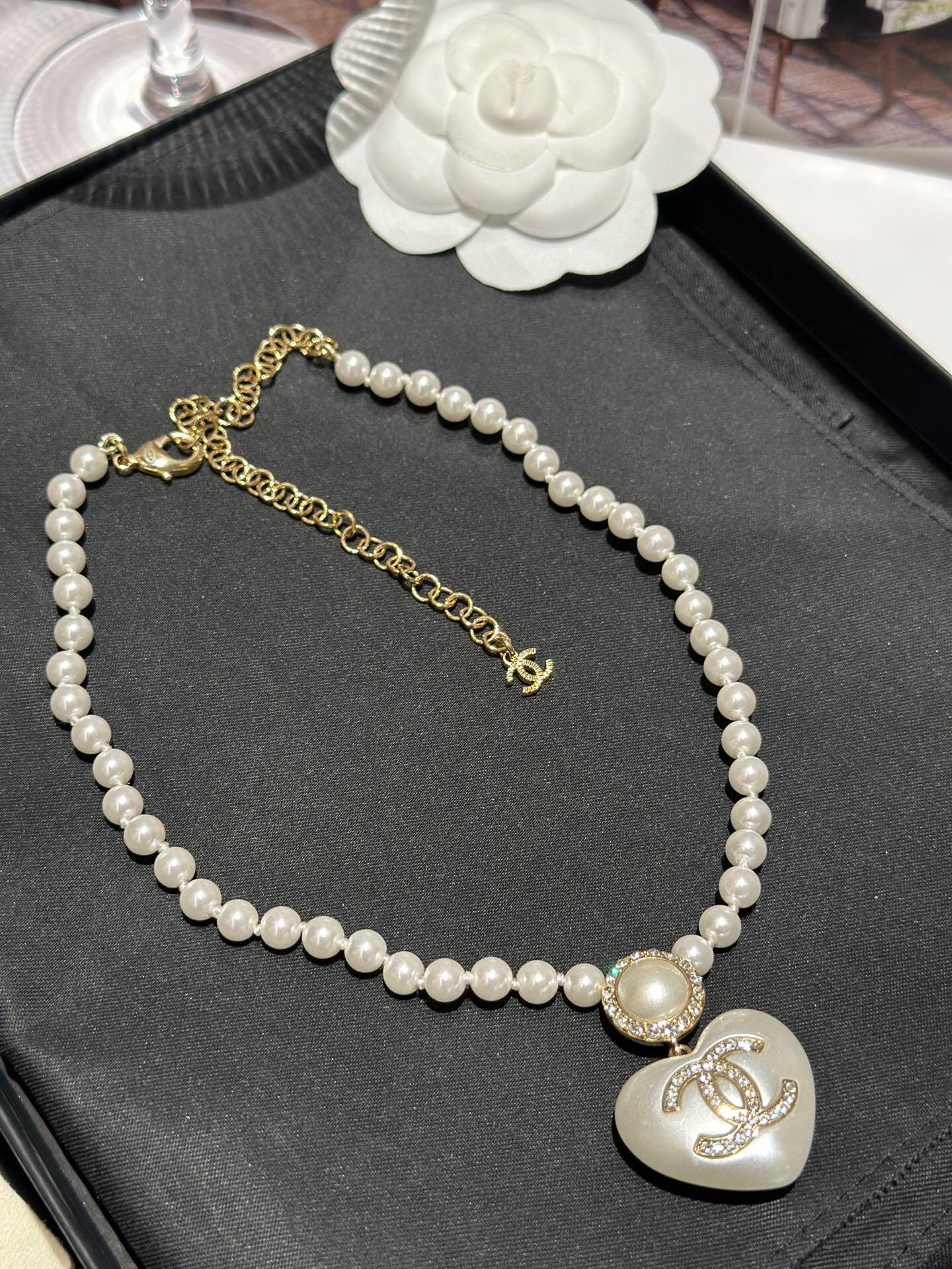 Chan New heart necklace