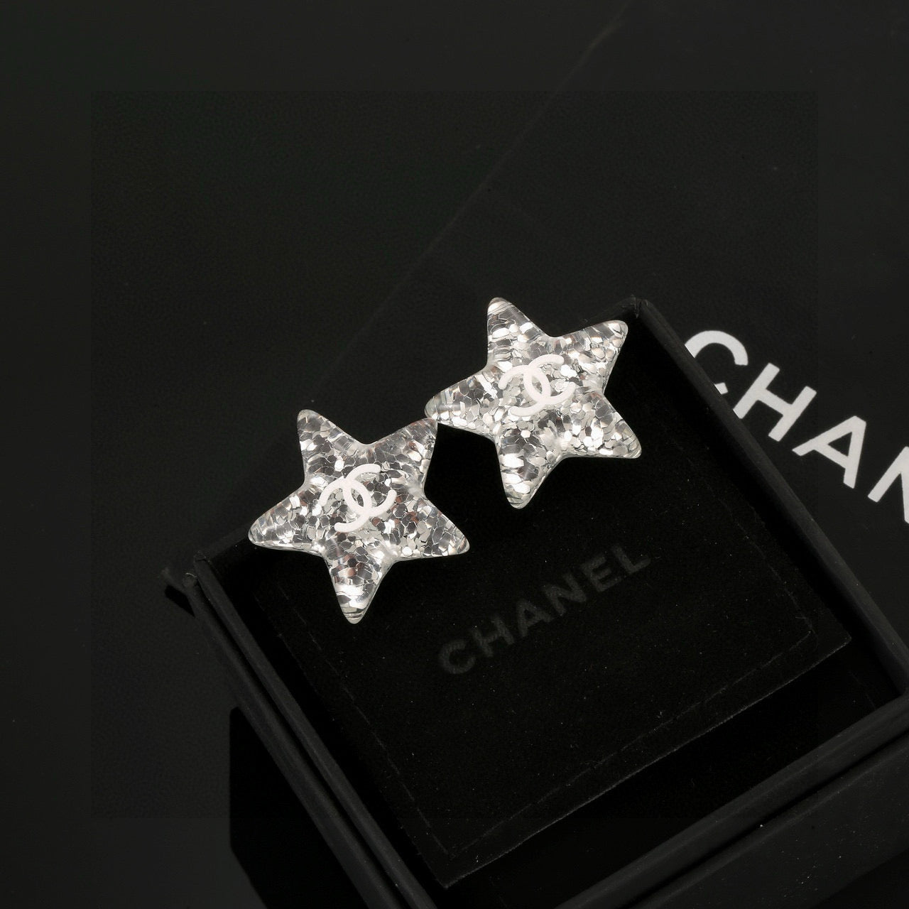 Chan New star earrings