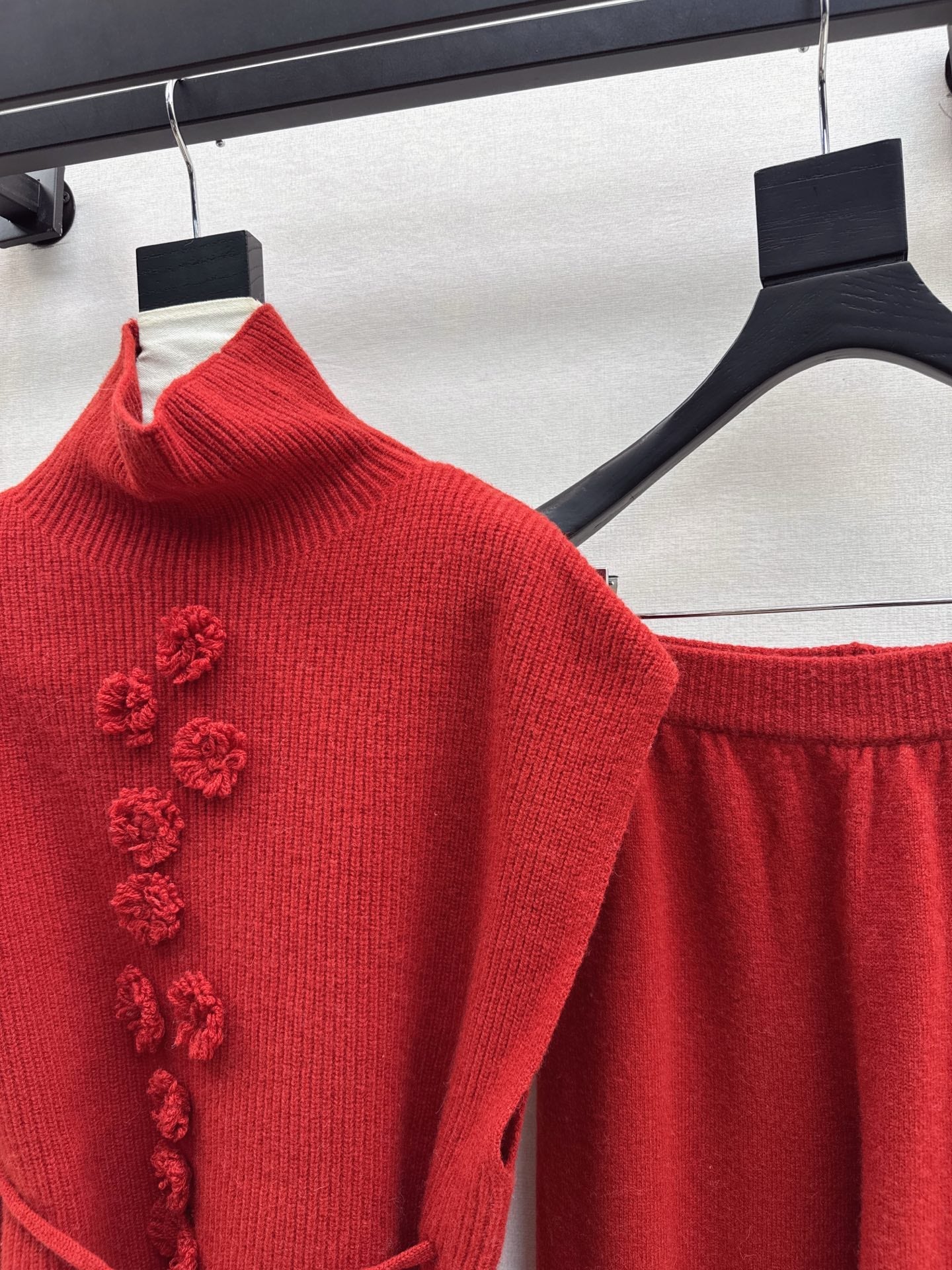 Chan NEW Sleeveless knitted set