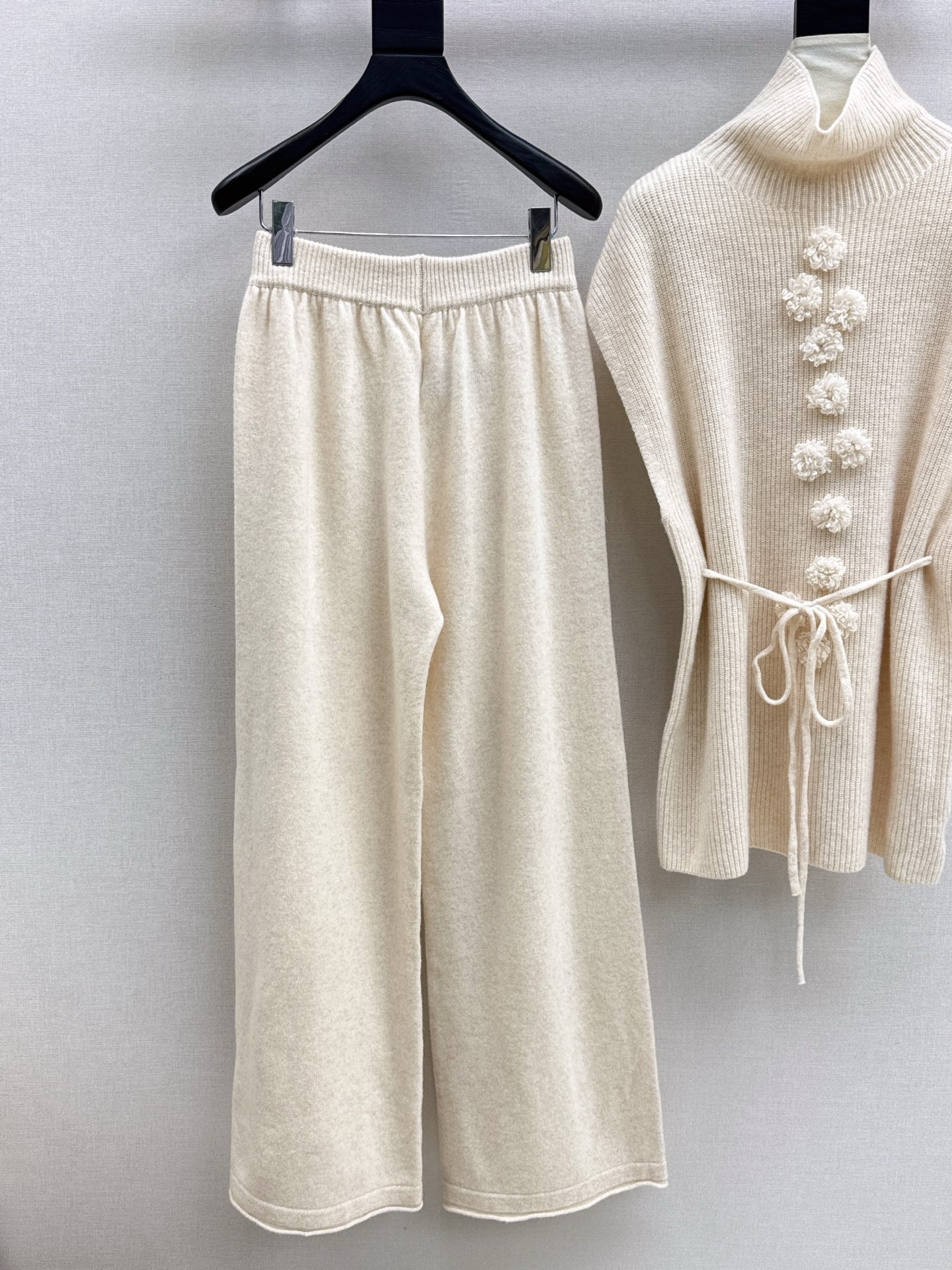 Chan NEW Sleeveless knitted set