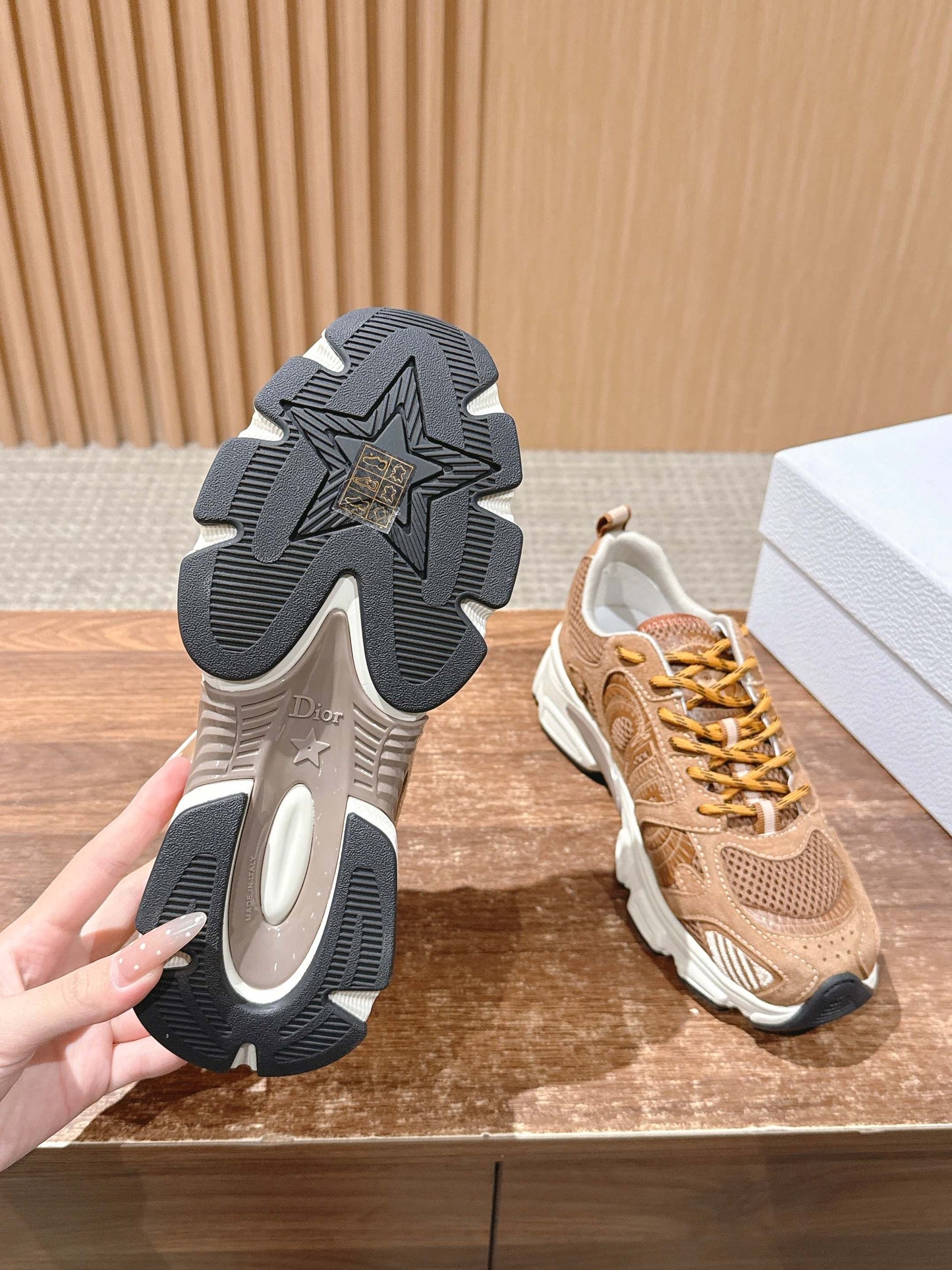 Dio 25fw clunky sneaker