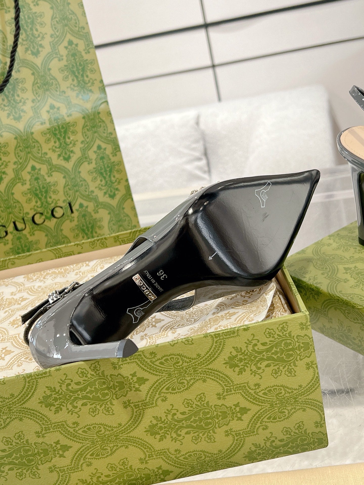 Gucc 25fw rhinestones slingback heels