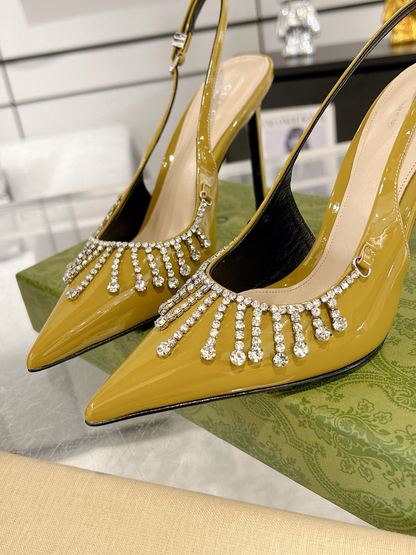 Gucc 25fw rhinestones slingback heels