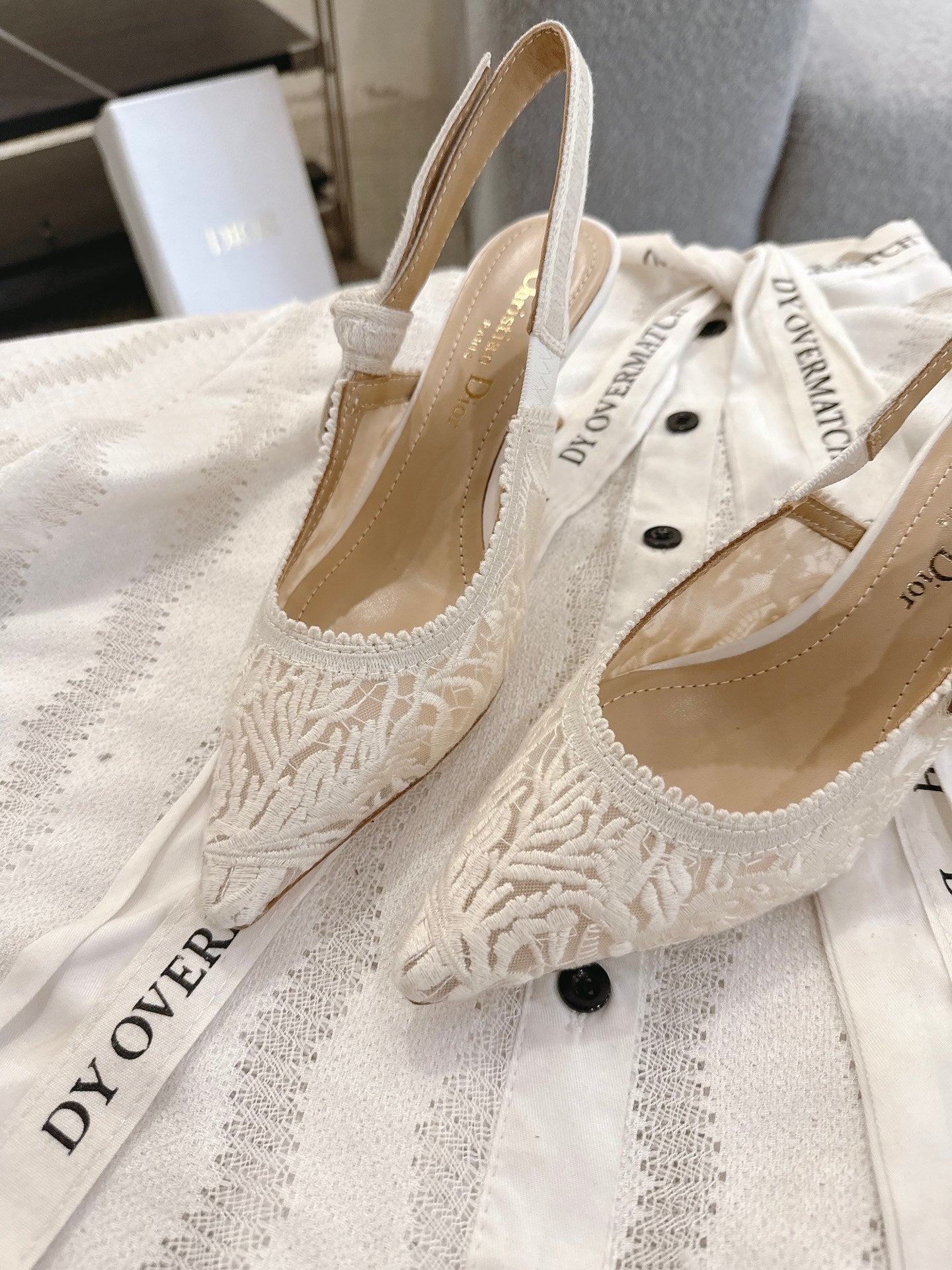 CD 25fw lace kitten slingback heels