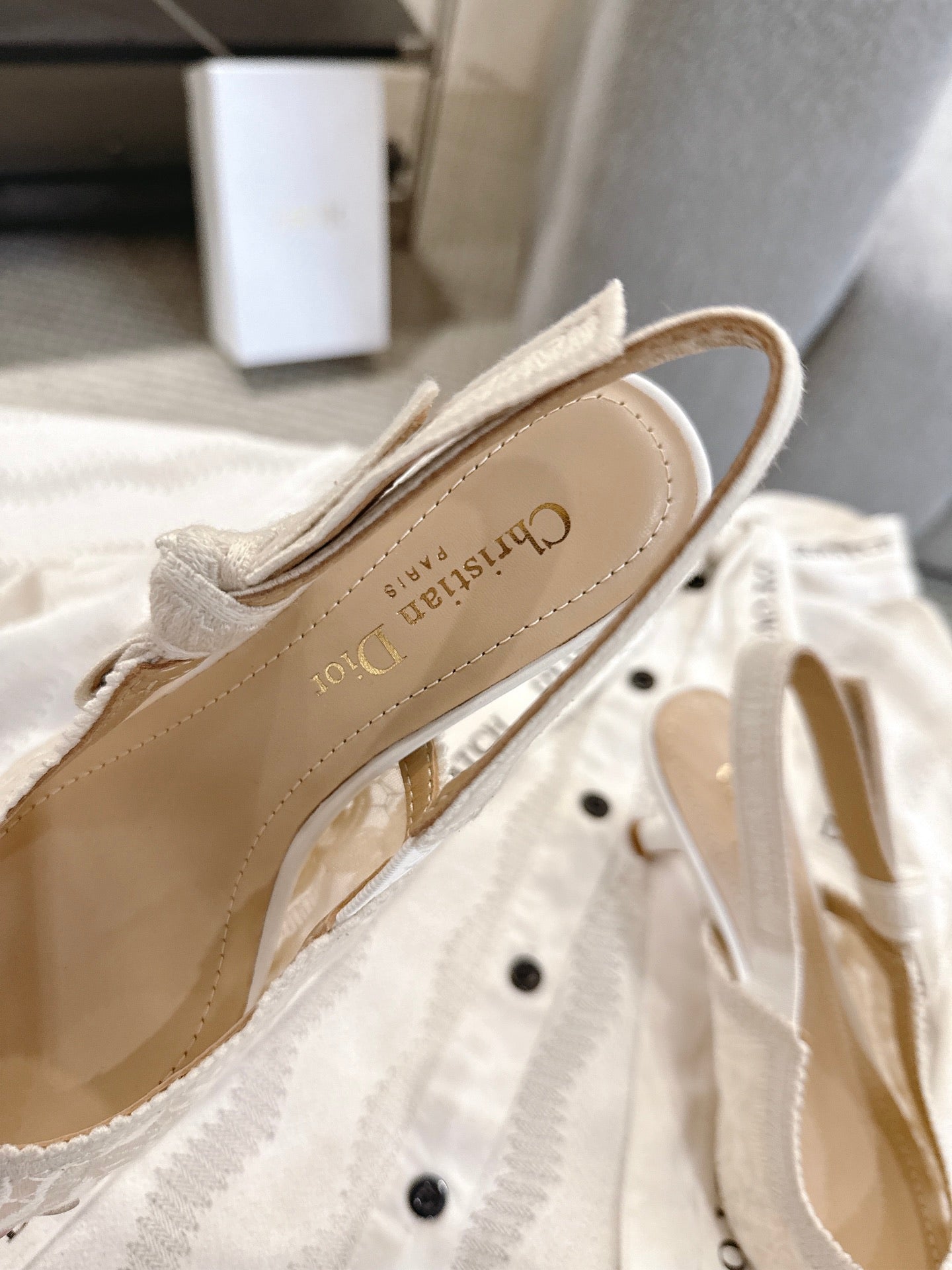 CD 25fw lace kitten slingback heels