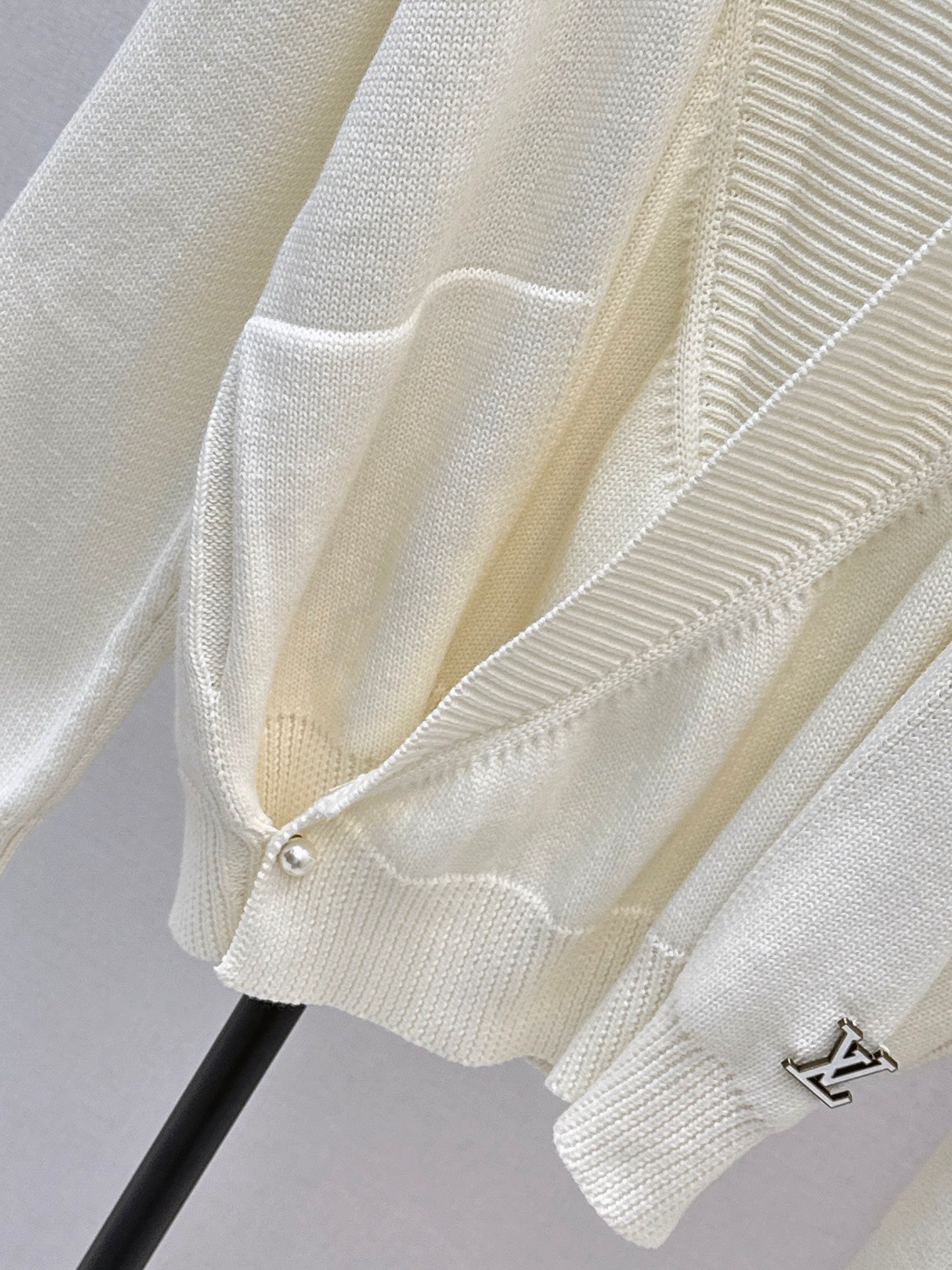 Louis NEW Side-button cardigan