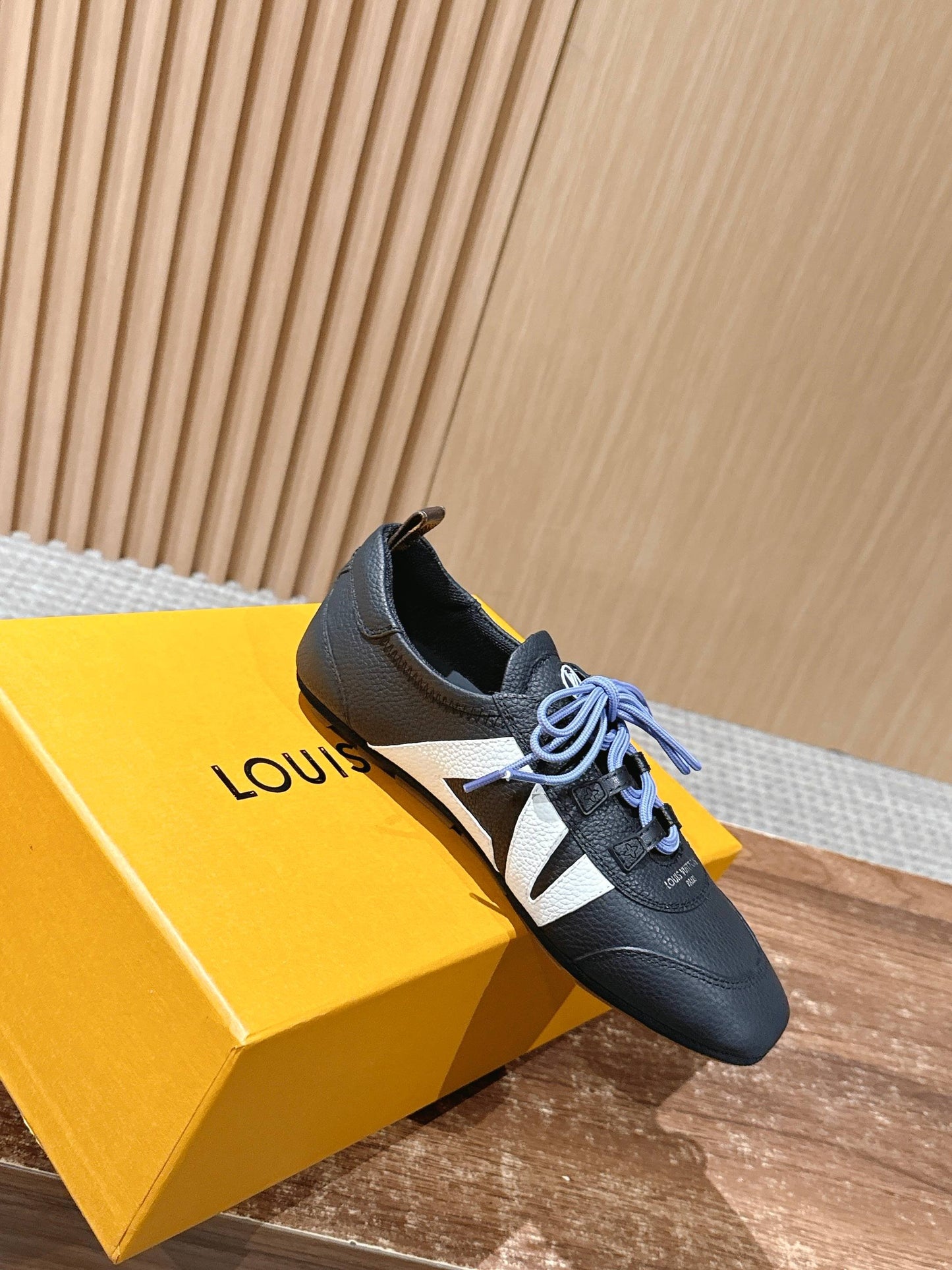 Loui 25fw sneaker