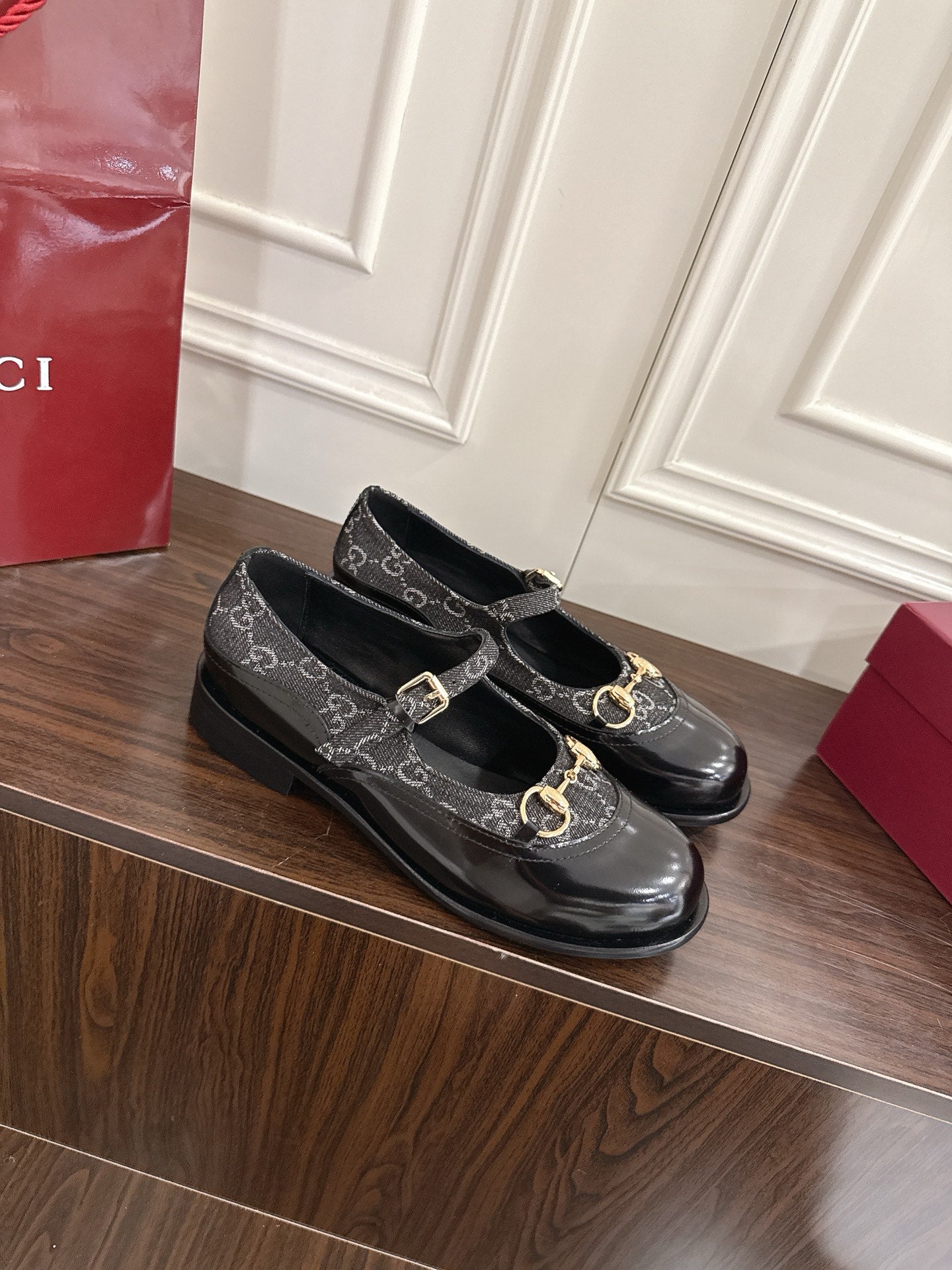 Guc 25fw mary jane flats