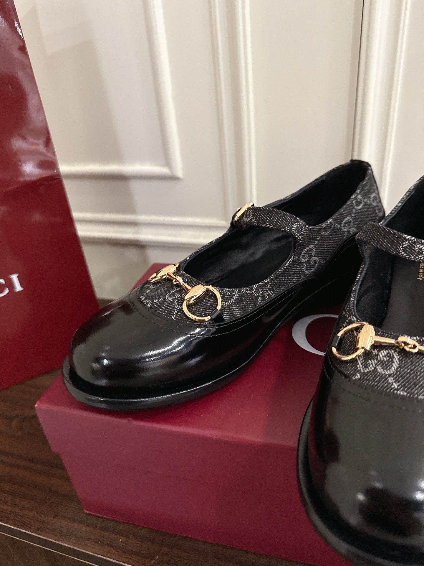 Guc 25fw mary jane flats