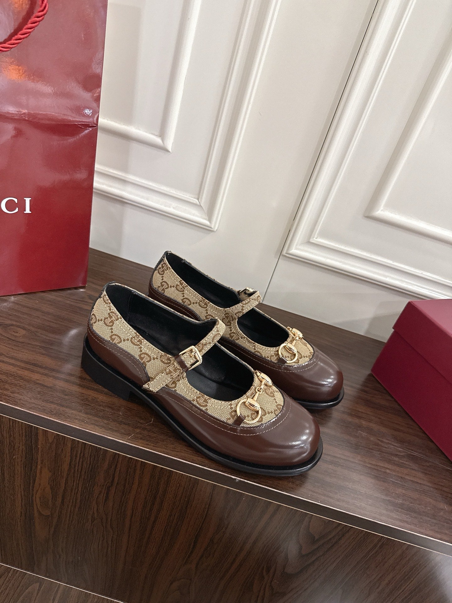 Guc 25fw mary jane flats