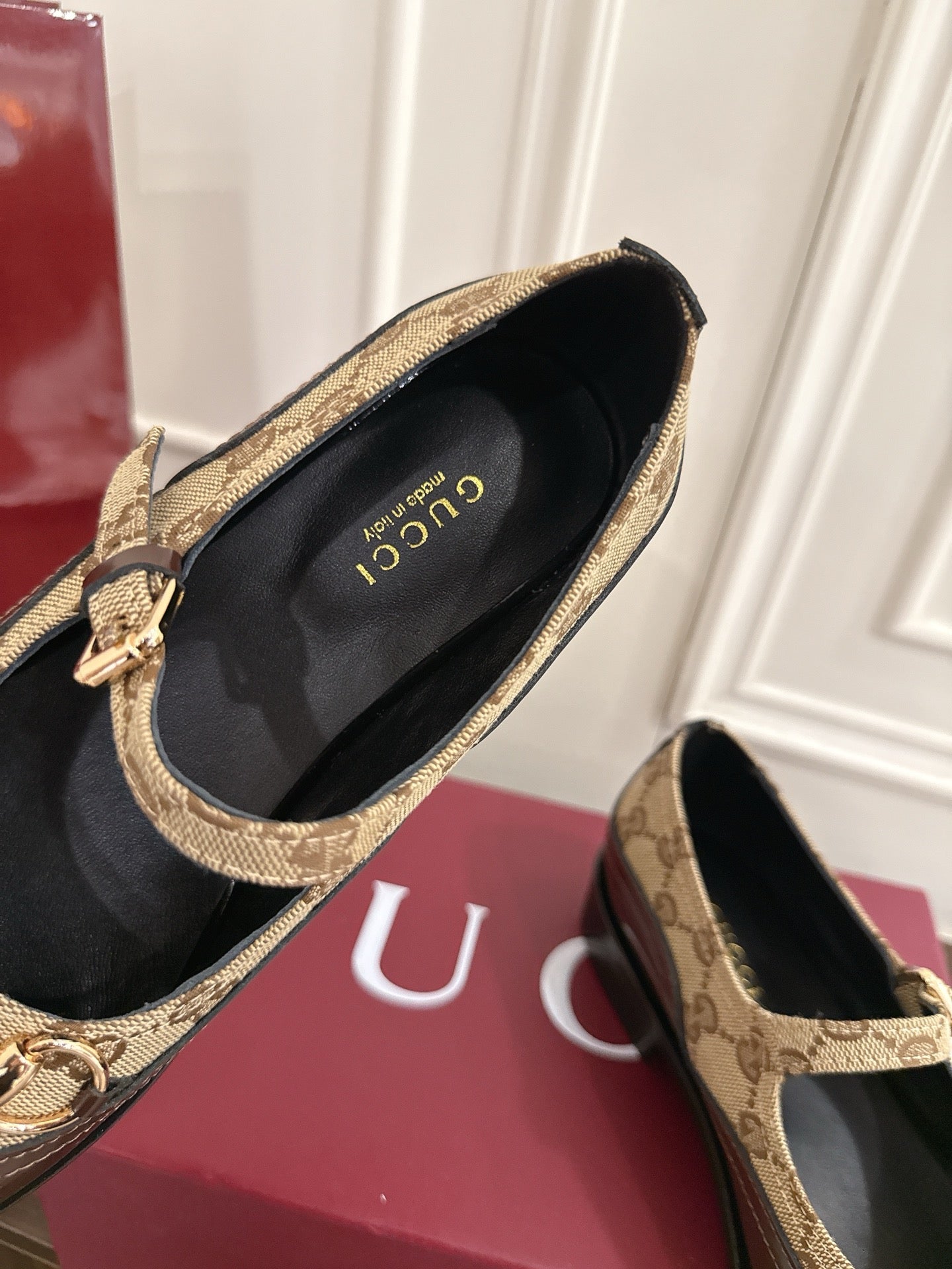 Guc 25fw mary jane flats