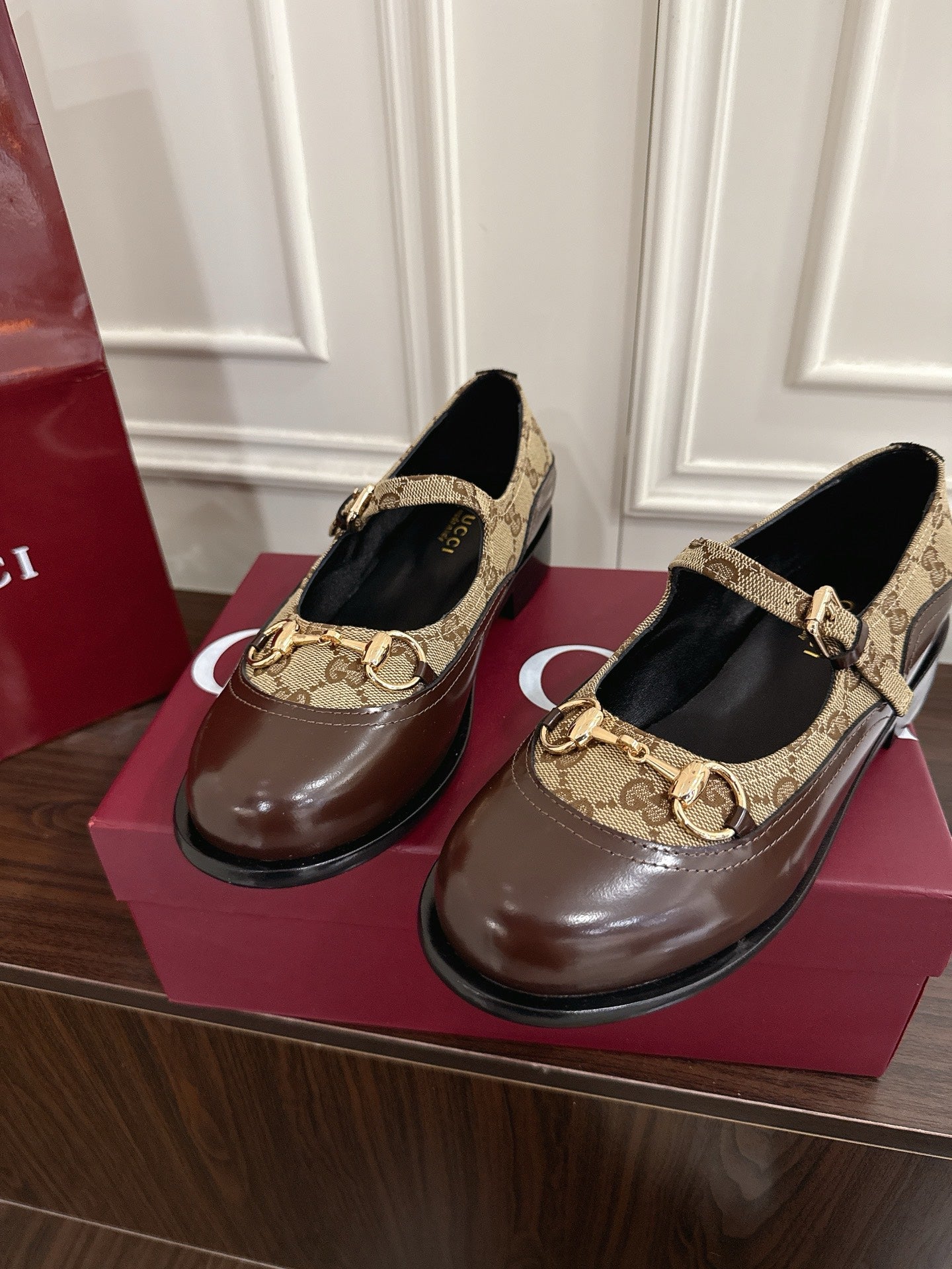 Guc 25fw mary jane flats