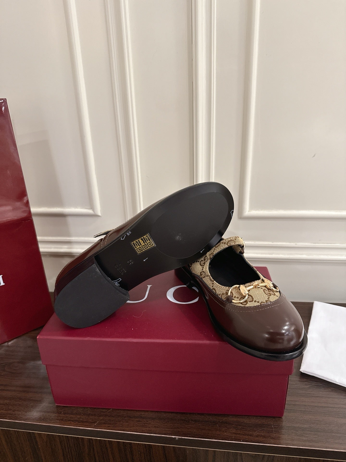 Guc 25fw mary jane flats