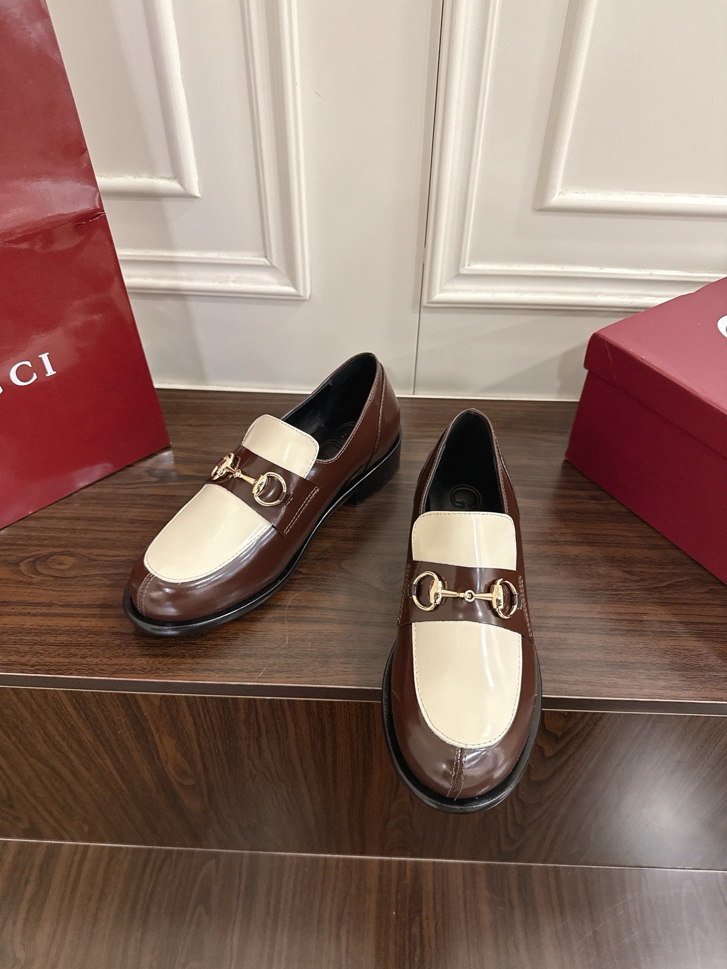 Guc 25fw platform loafers