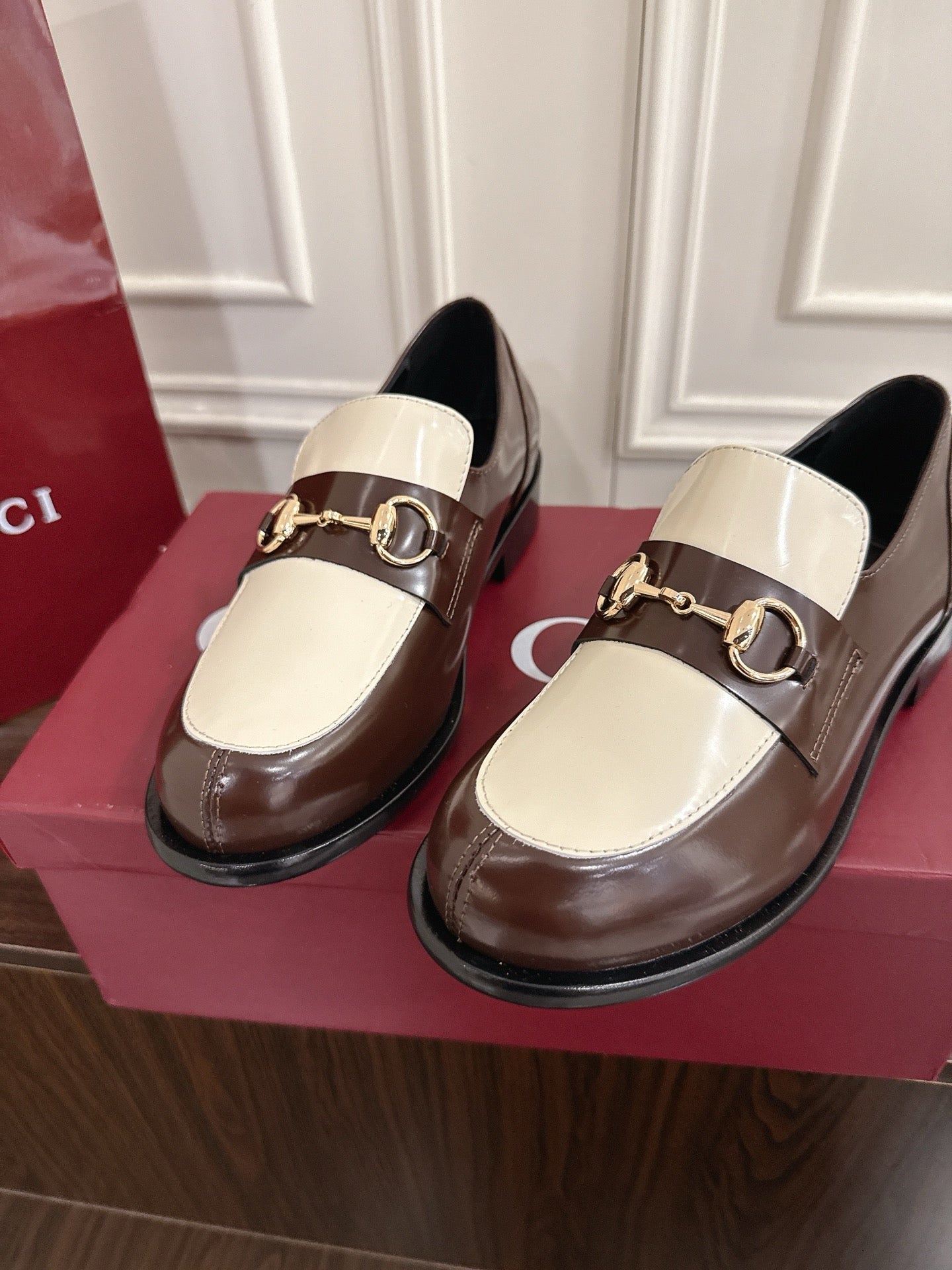 Guc 25fw platform loafers