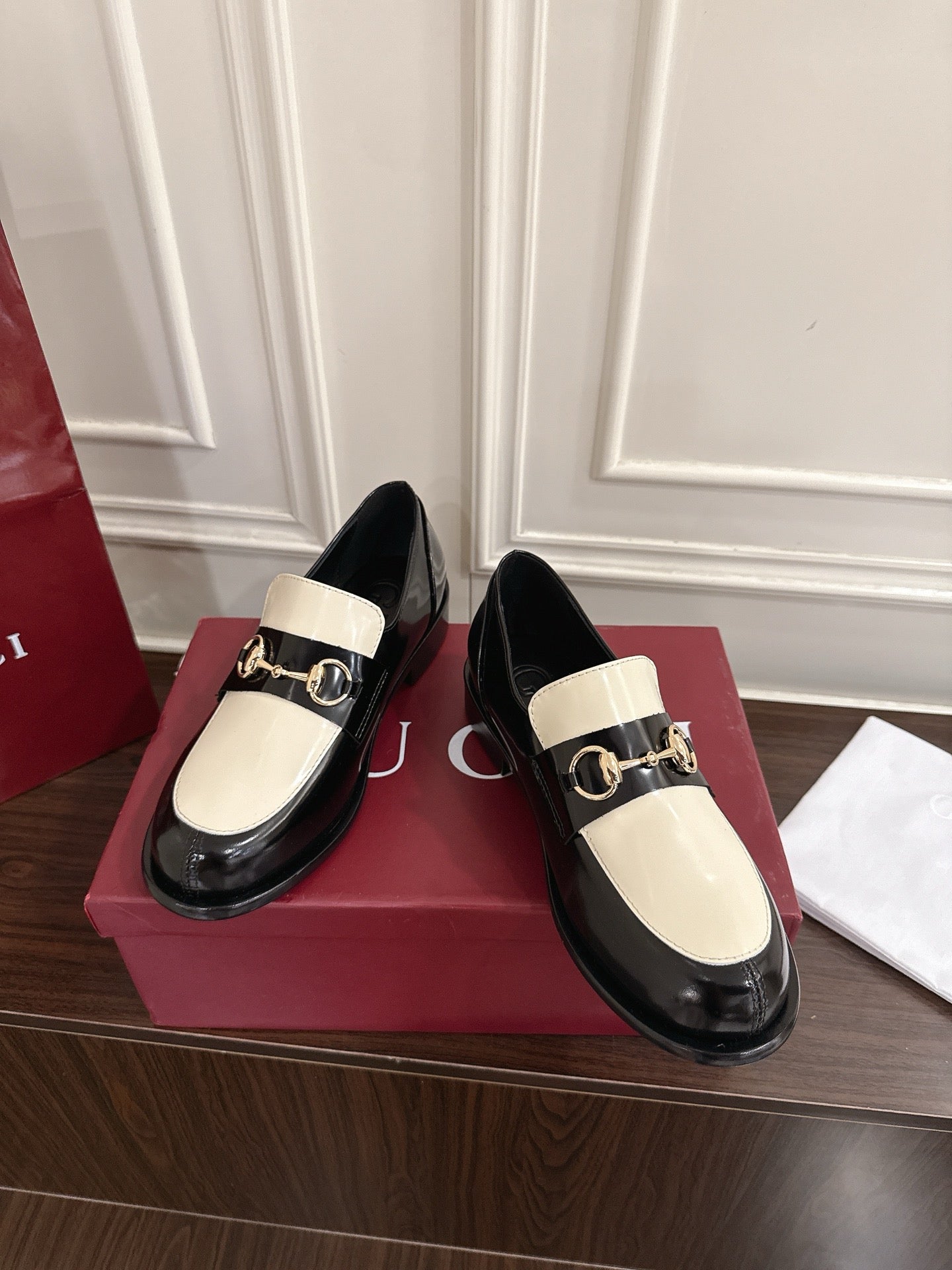 Guc 25fw platform loafers