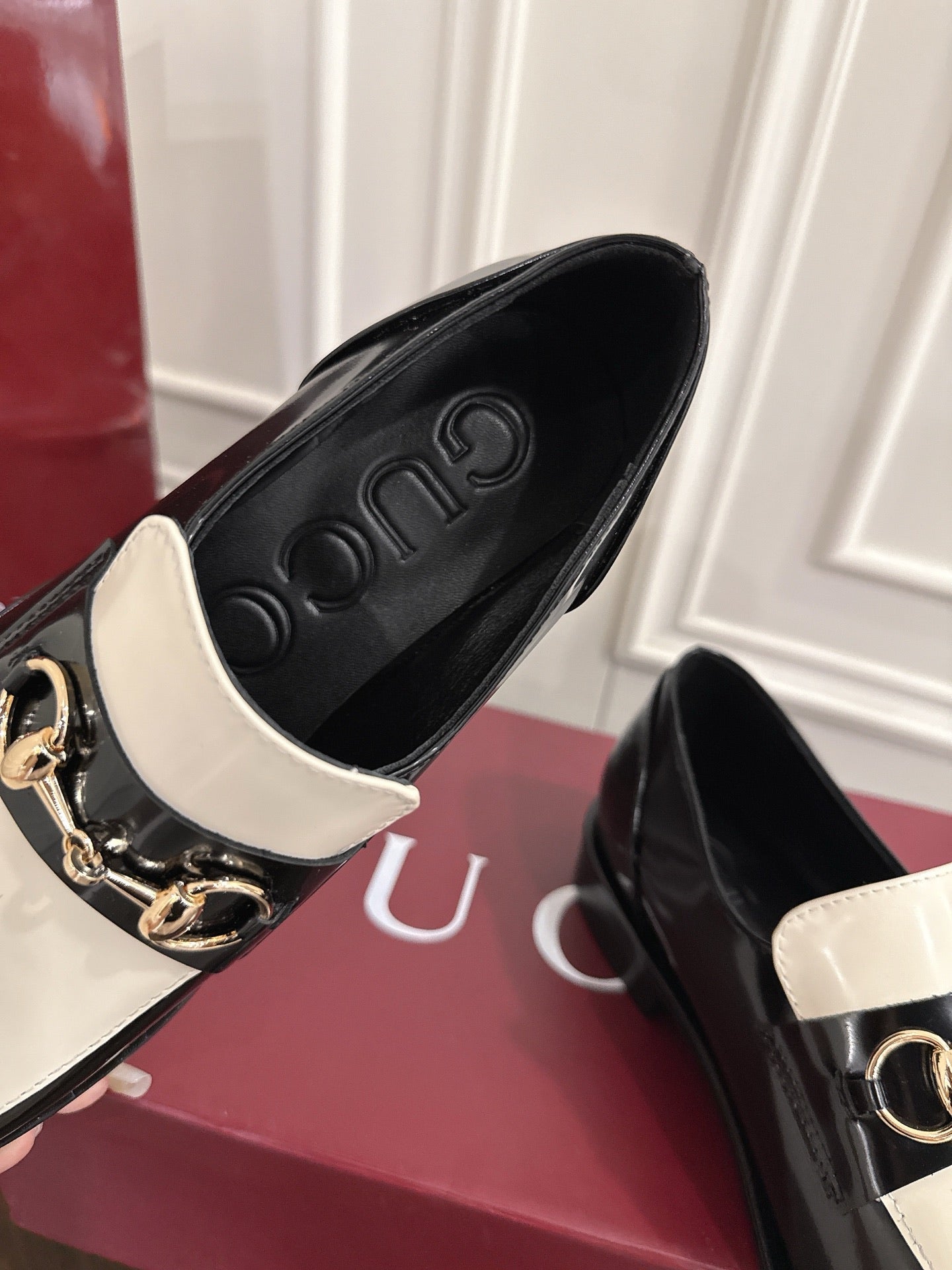 Guc 25fw platform loafers