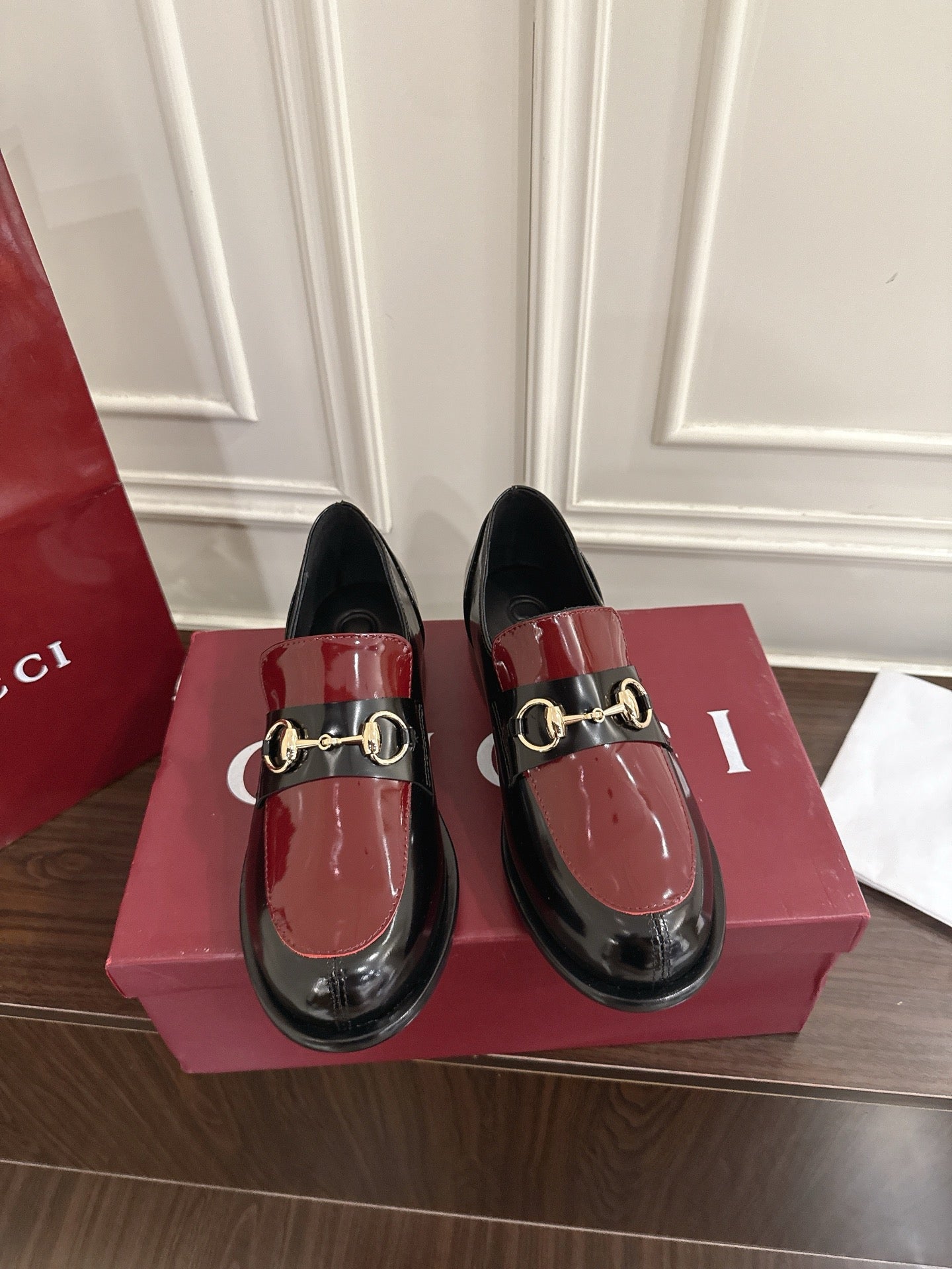 Guc 25fw platform loafers