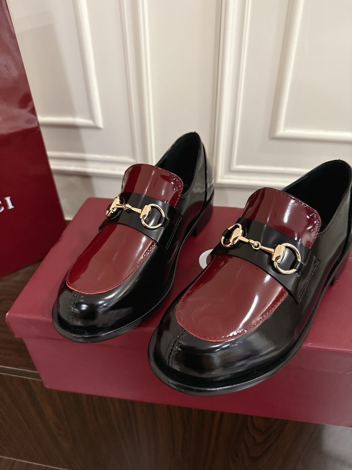 Guc 25fw platform loafers