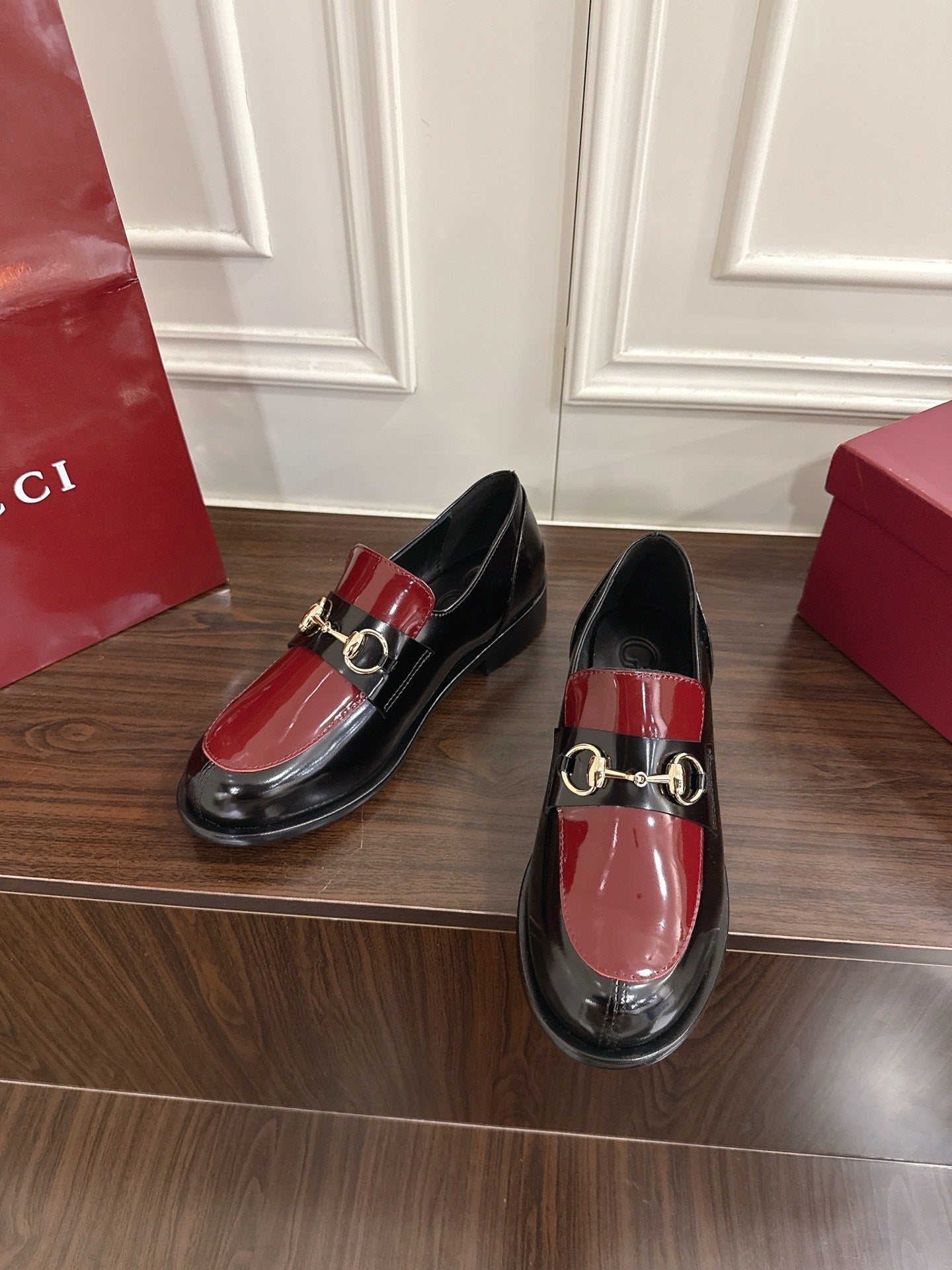 Guc 25fw platform loafers