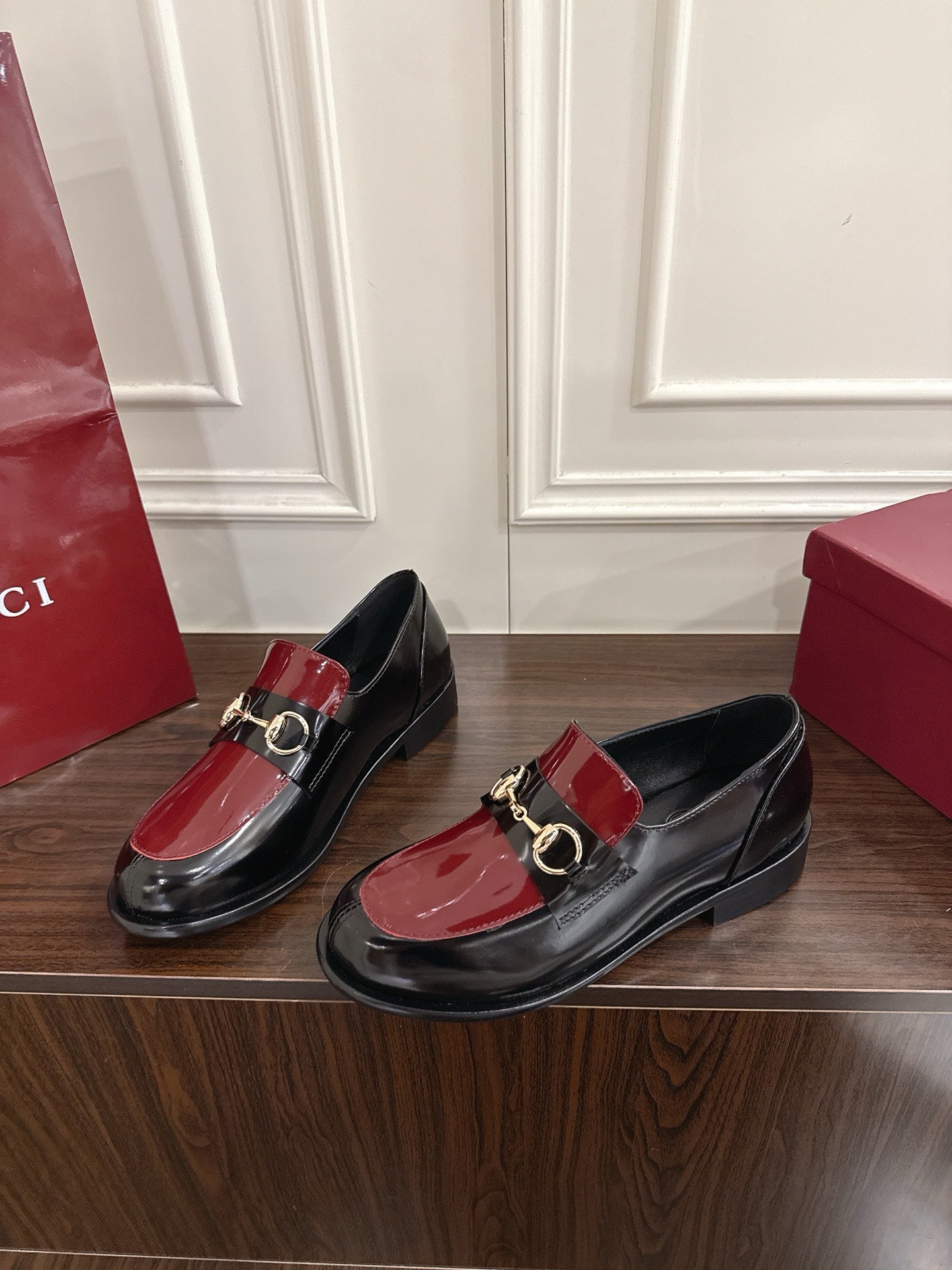 Guc 25fw platform loafers