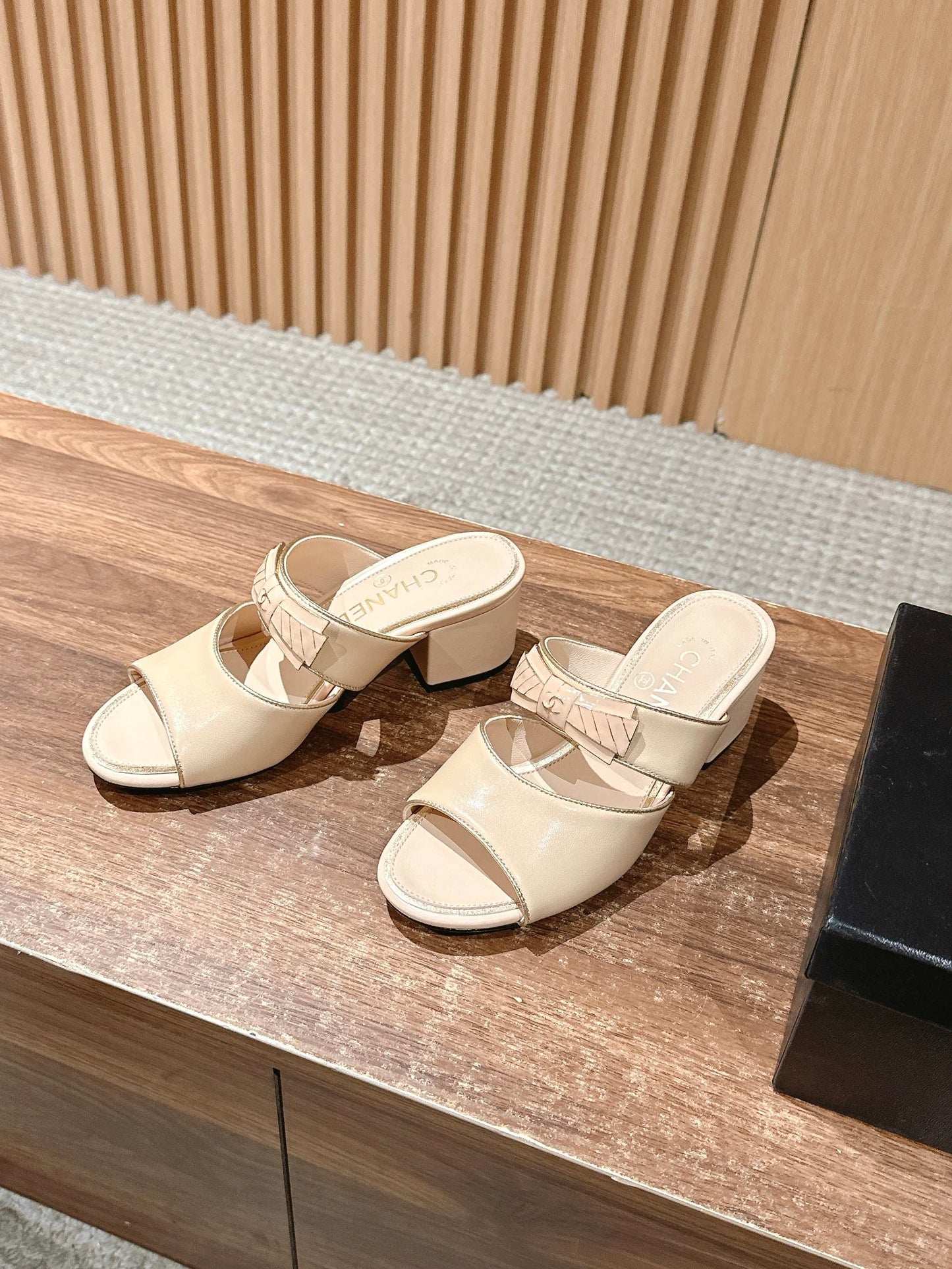 Chan 25fw slides chunky heel