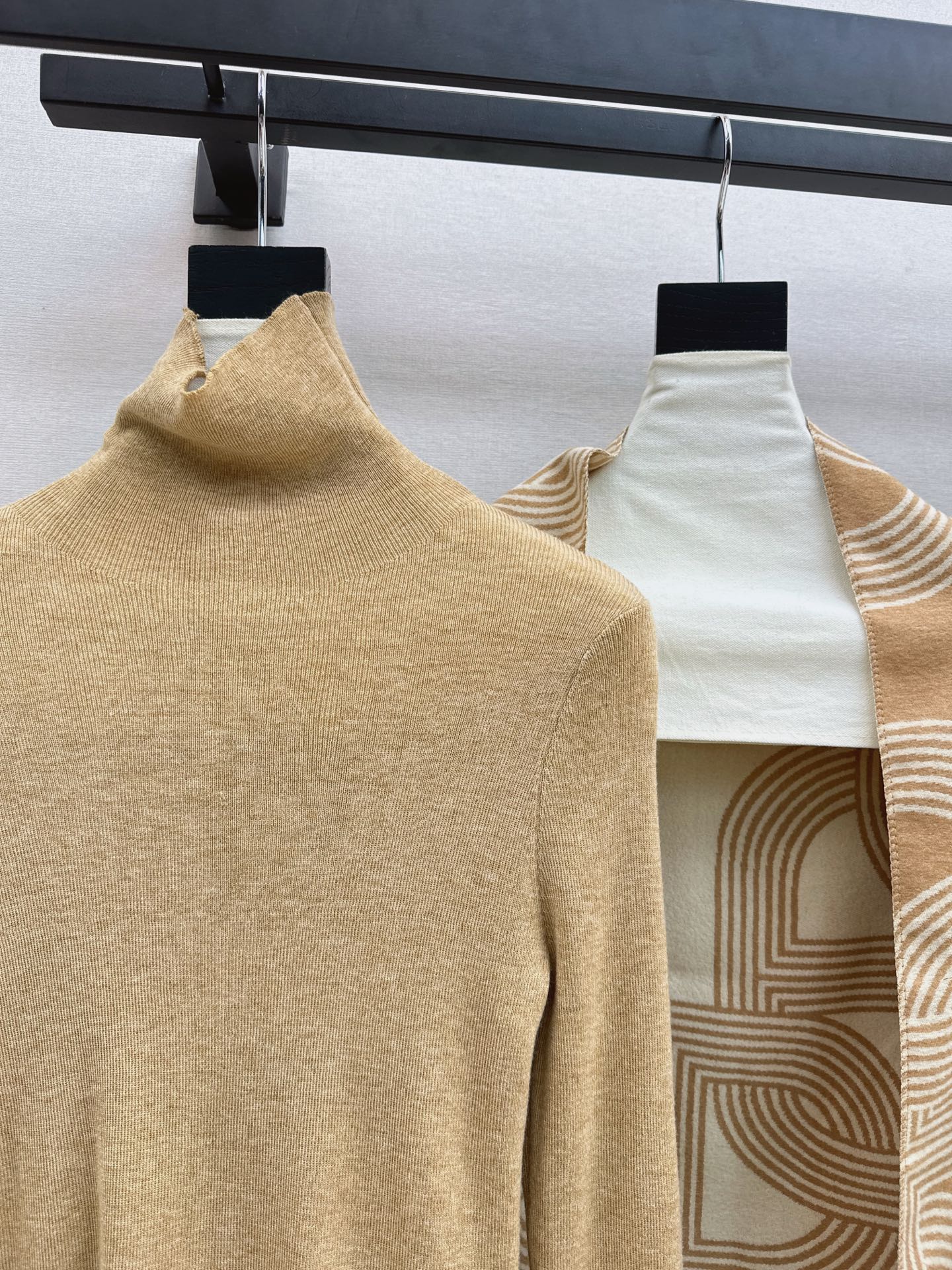 Herm NEW knitted suit