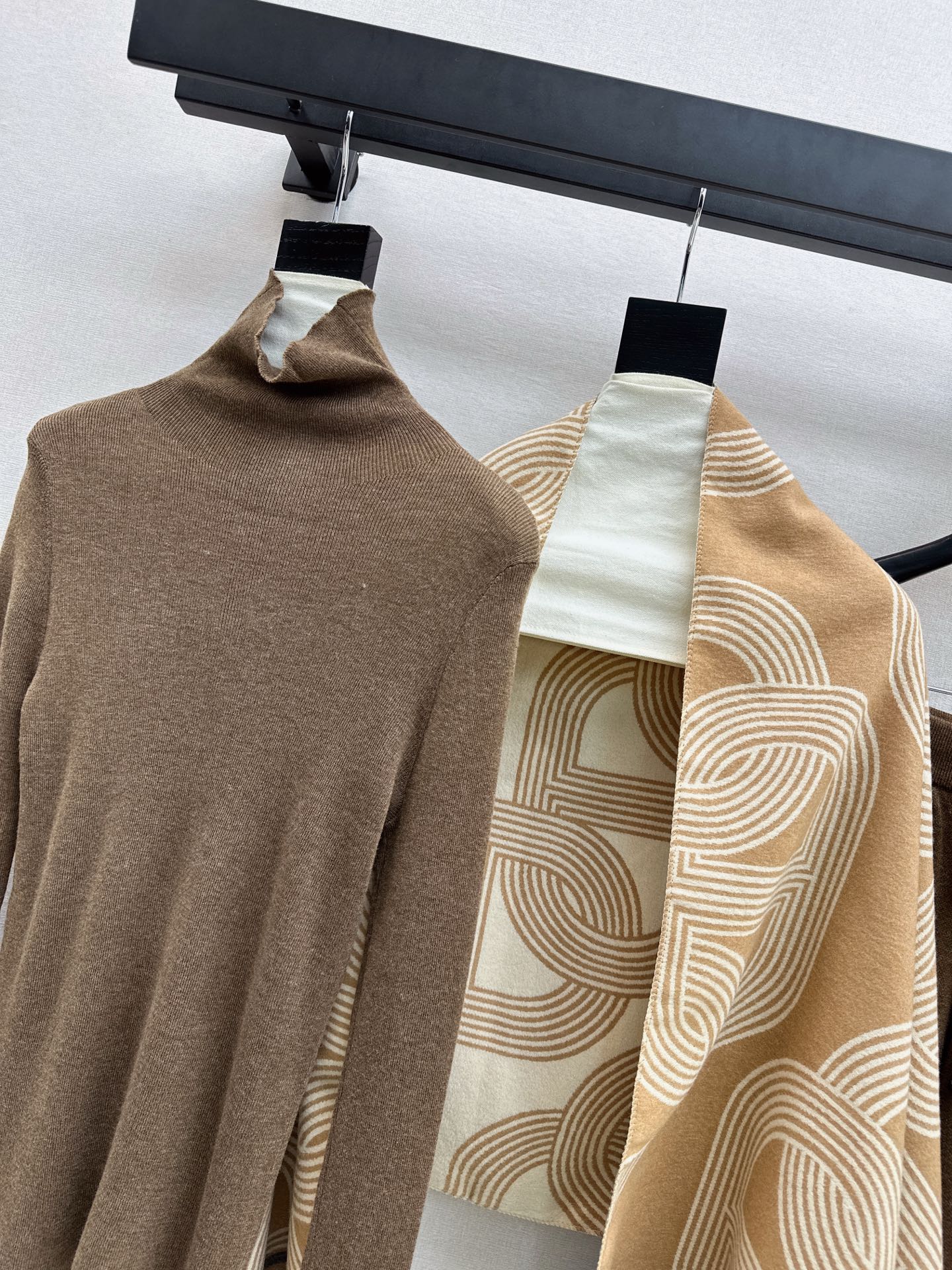 Herm NEW knitted suit