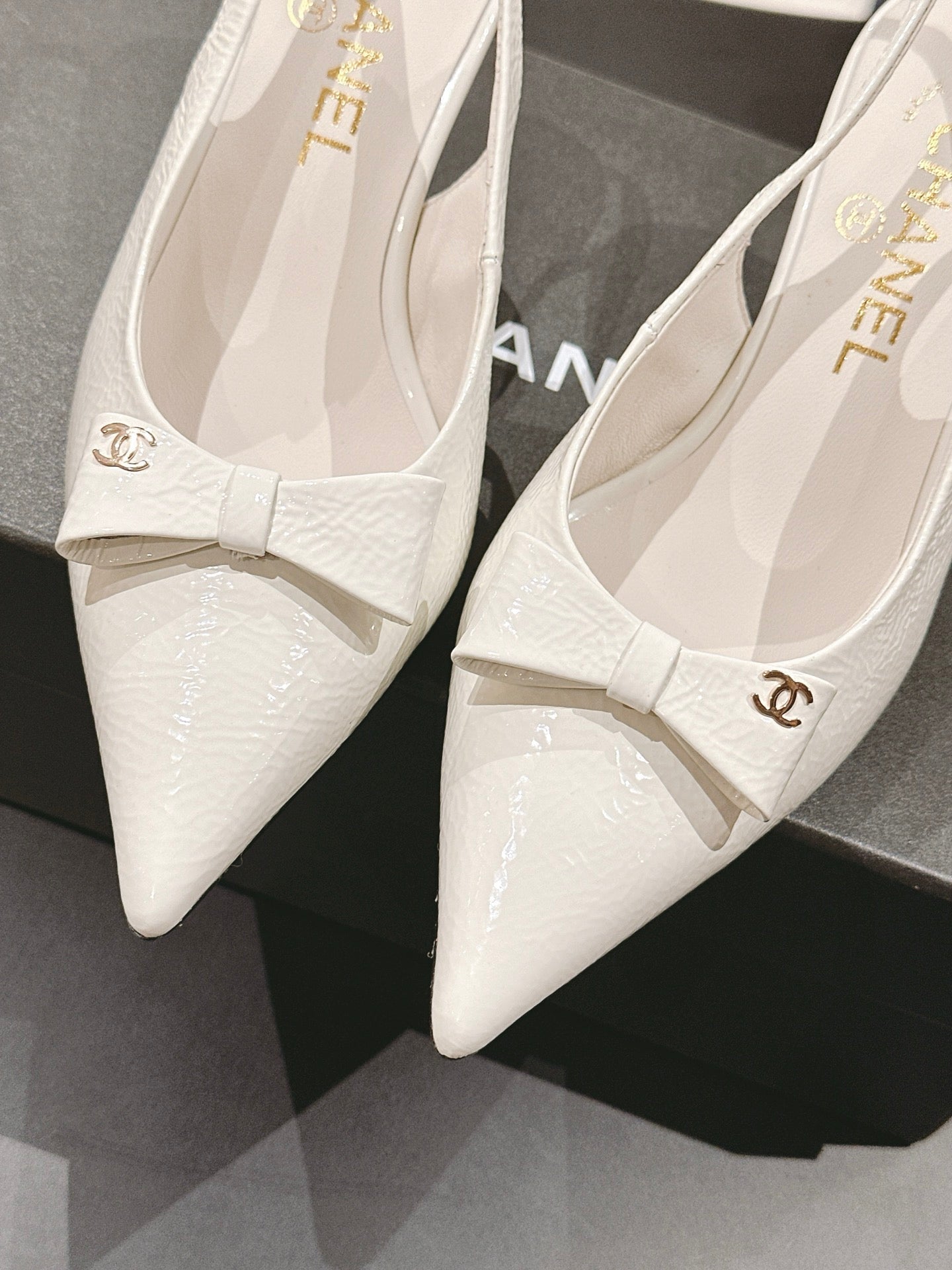 Chan 25fw slingback heels