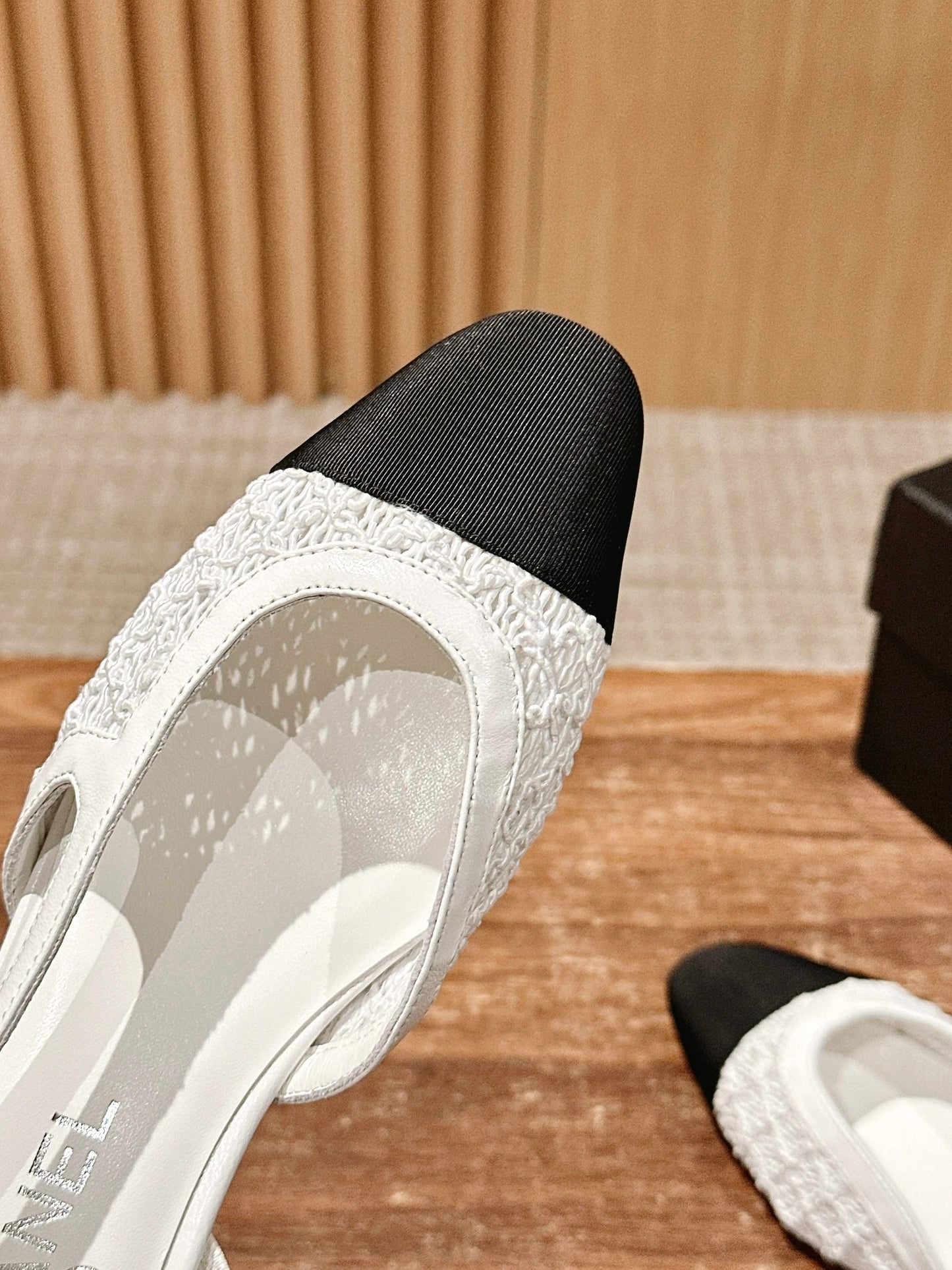 Chan 25fw lace slingback flats