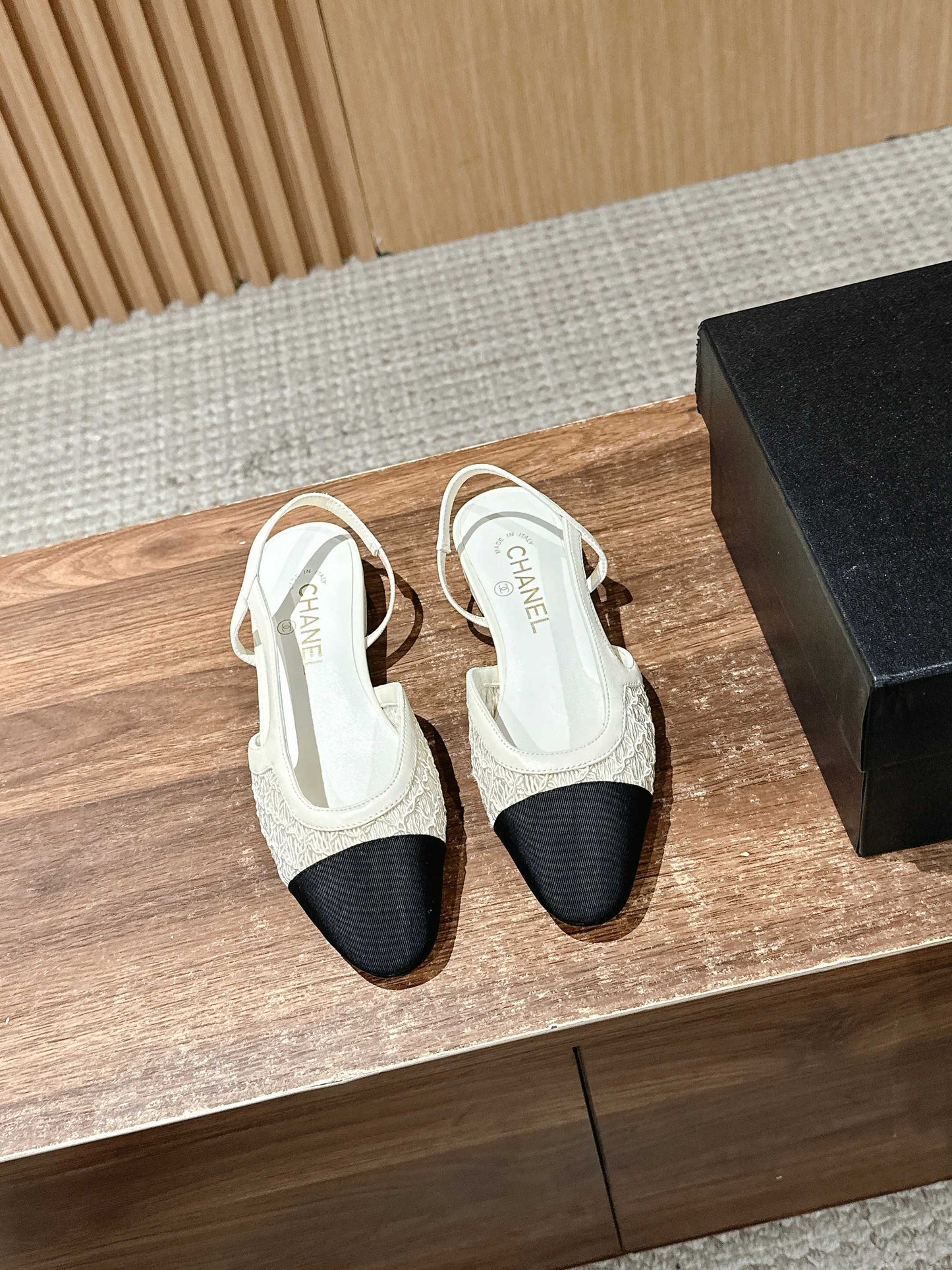 Chan 25fw lace slingback flats