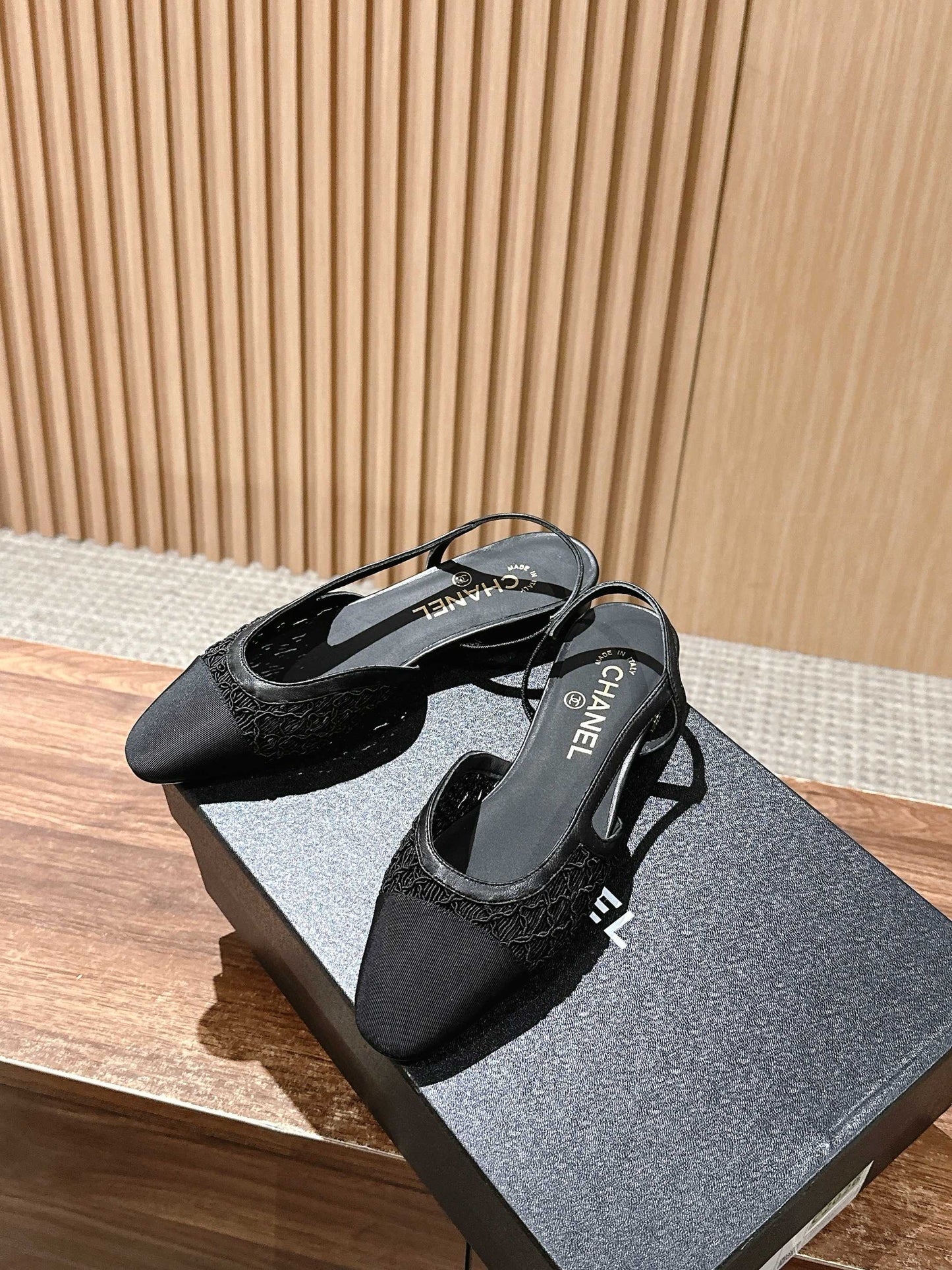 Chan 25fw lace slingback flats