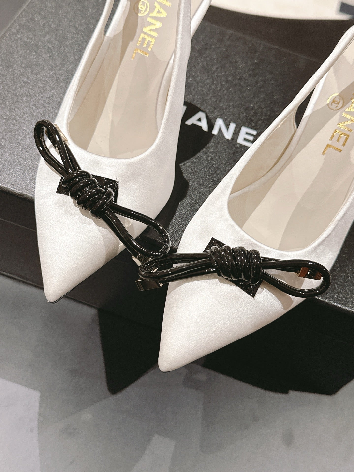 Chan 25fw slingback heels