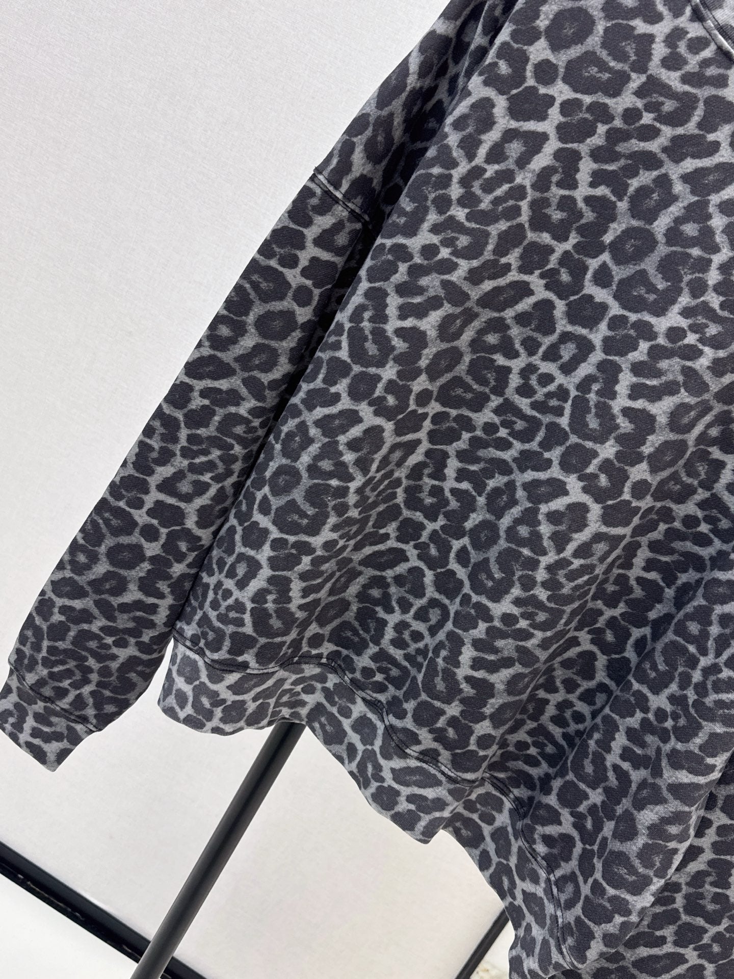 Thom NEW Leopard print sweatshirt