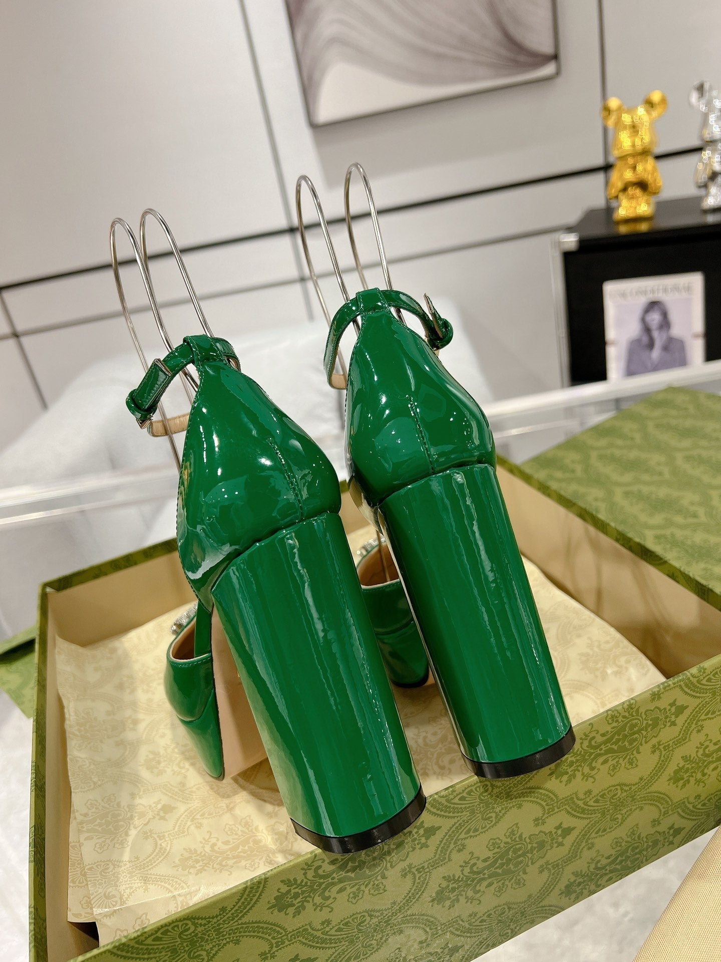 Gucc 25fw chunky heels with crystal diamond bling pumps