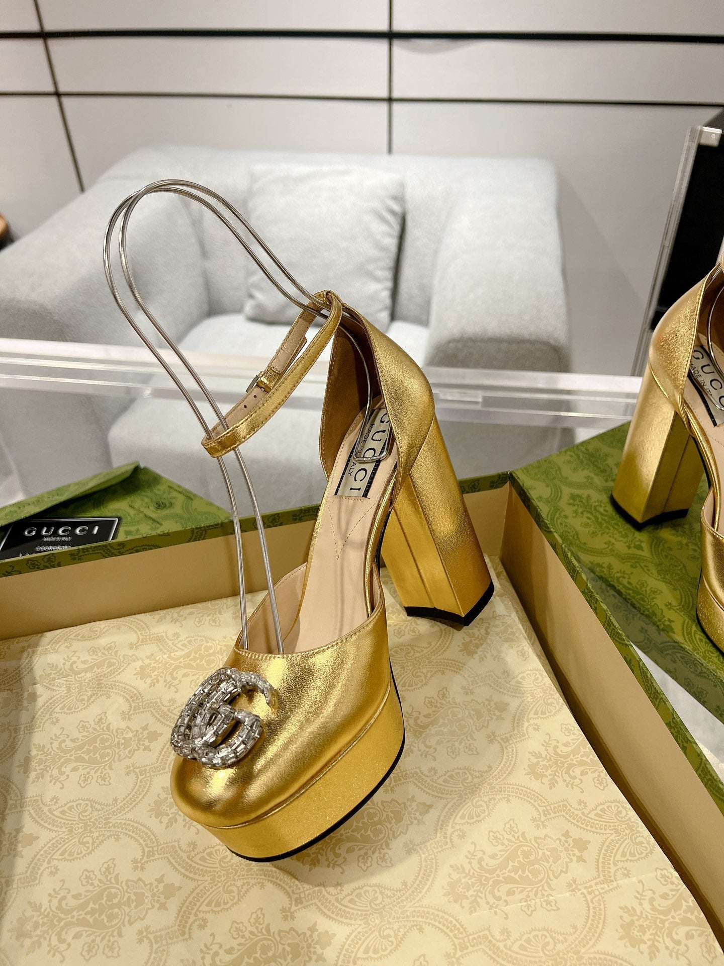 Gucc 25fw chunky heels with crystal diamond bling pumps