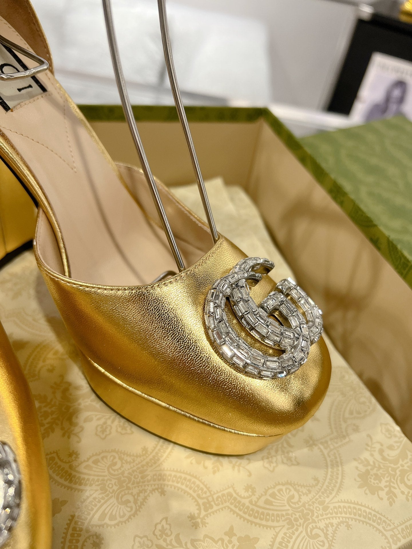 Gucc 25fw chunky heels with crystal diamond bling pumps