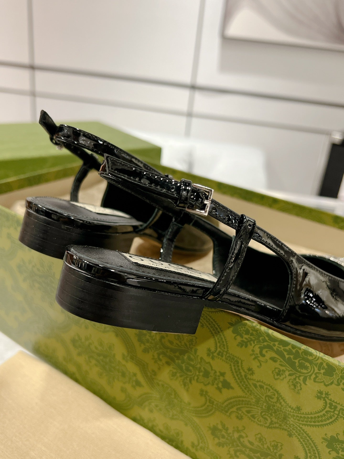 Gucc 25fw slingback flats with crystal diamond bling sandals