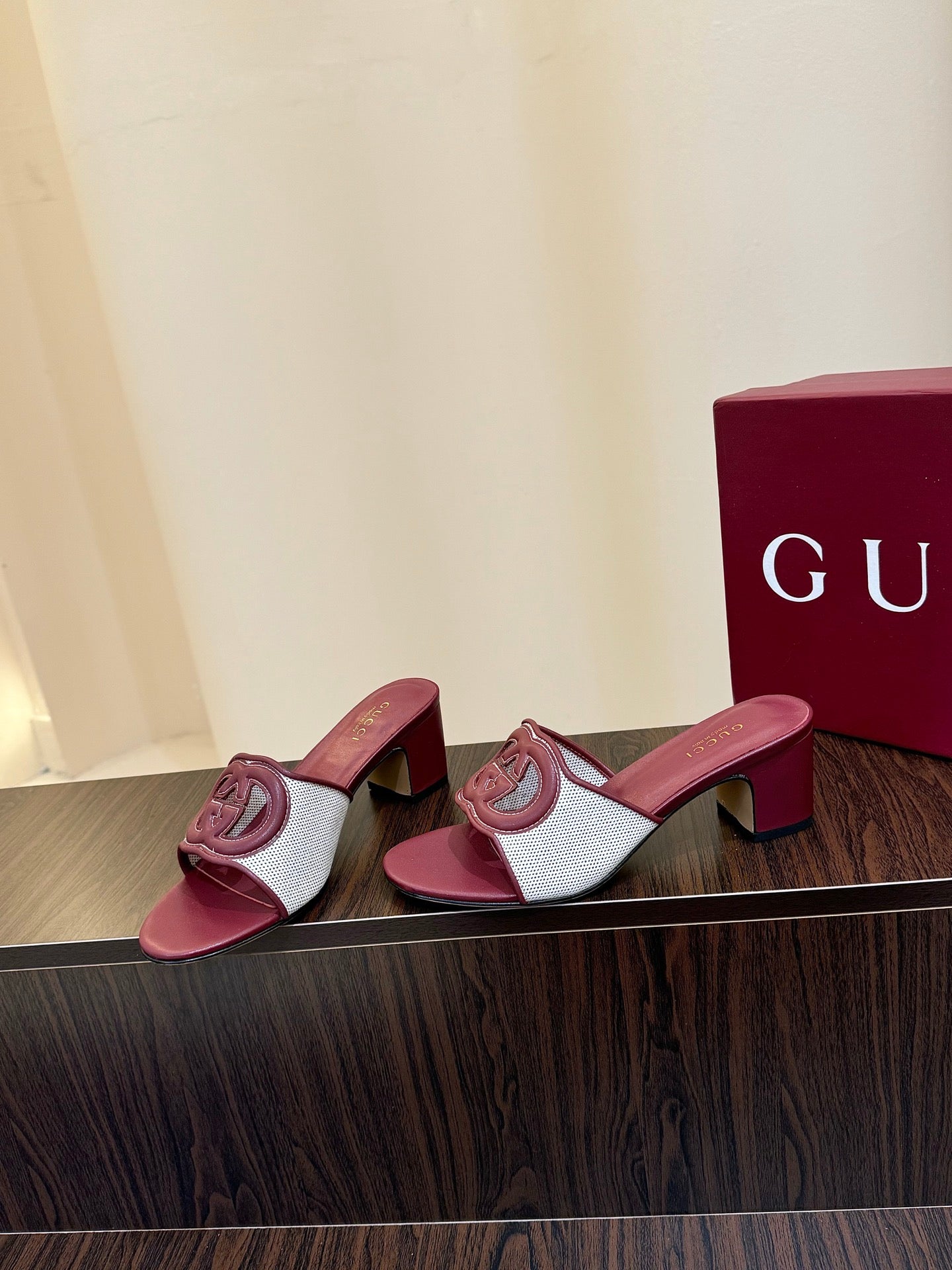 Gucc 25fw slide sandals