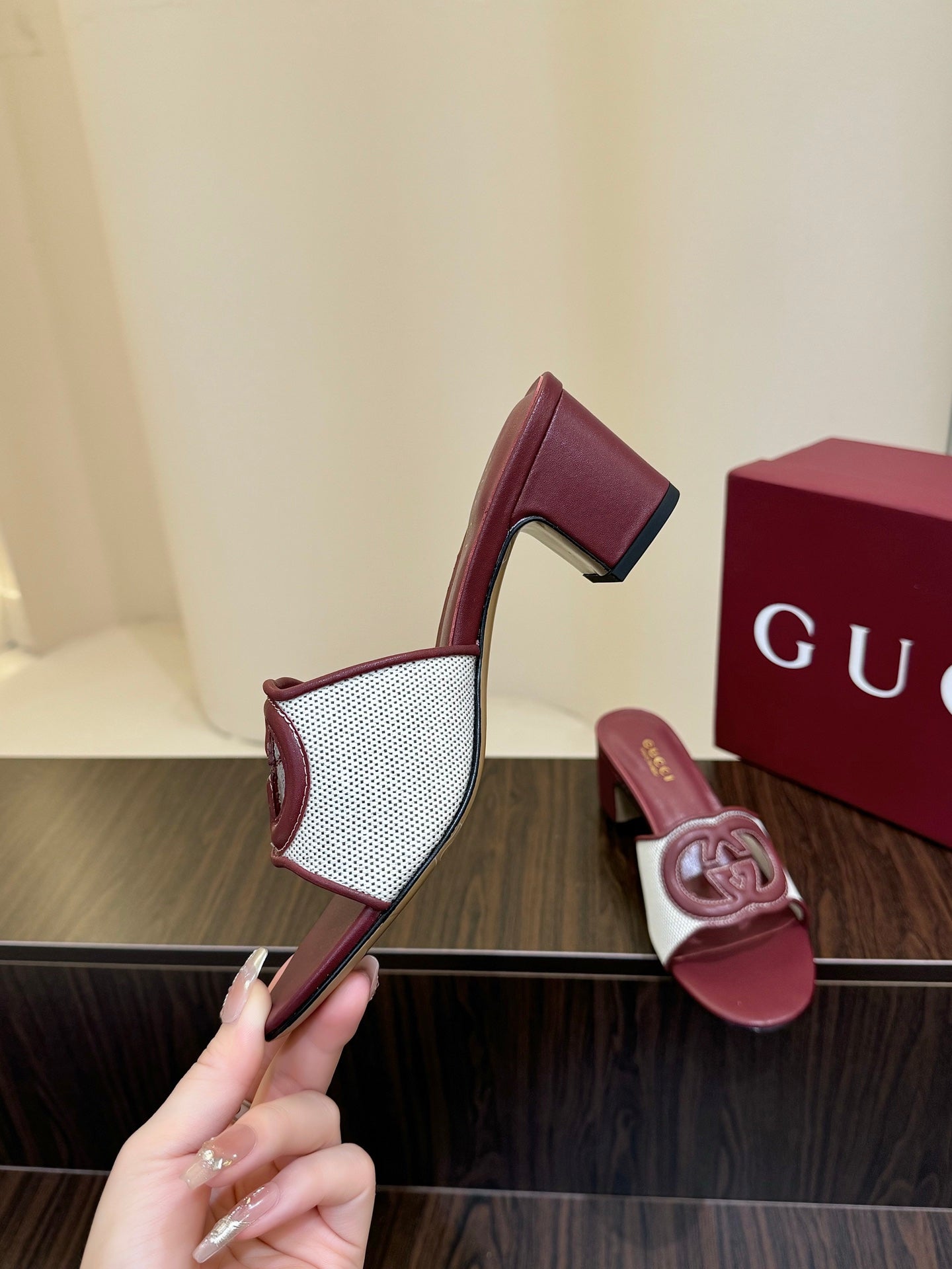 Gucc 25fw slide sandals