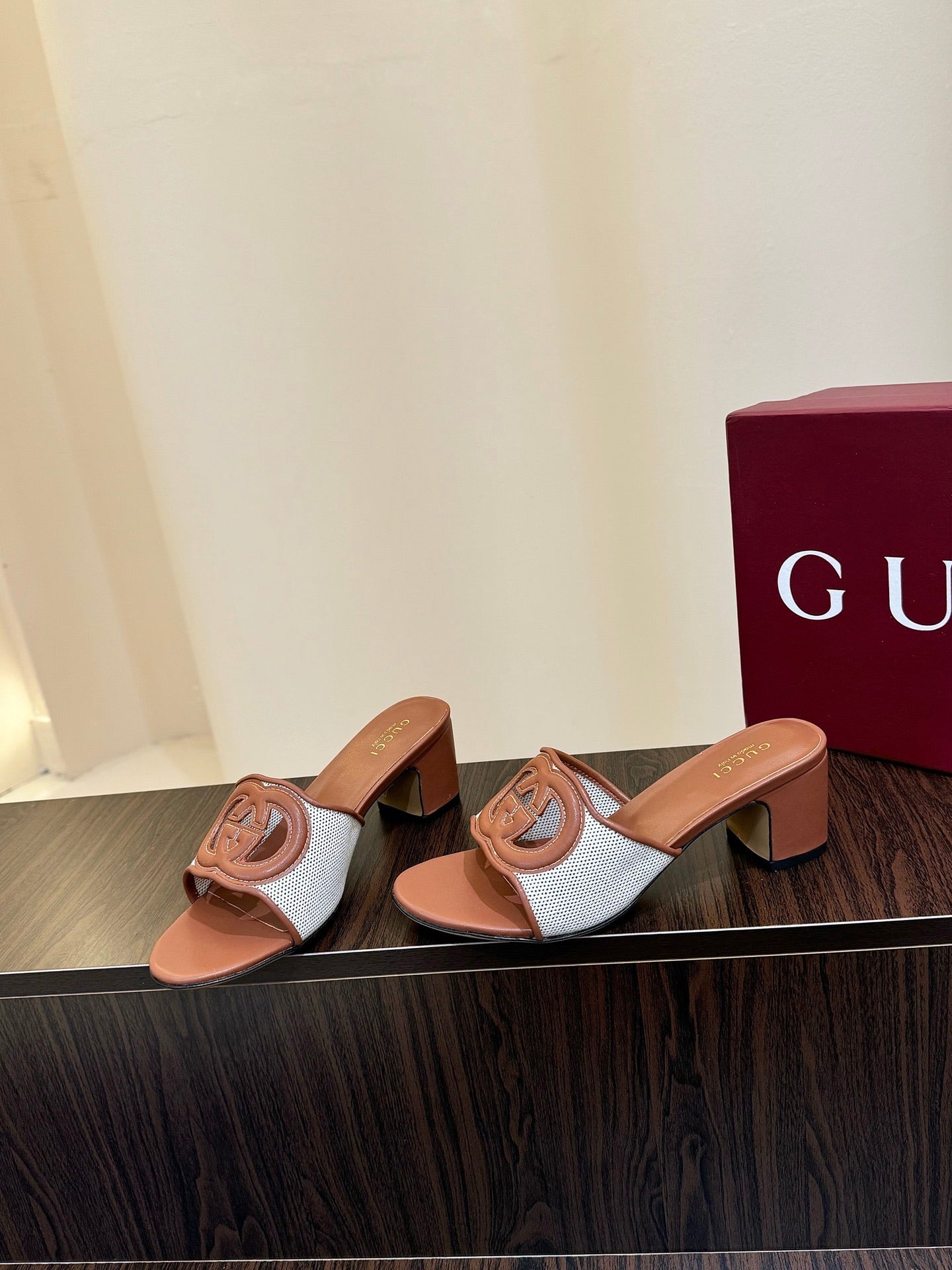 Gucc 25fw slide sandals