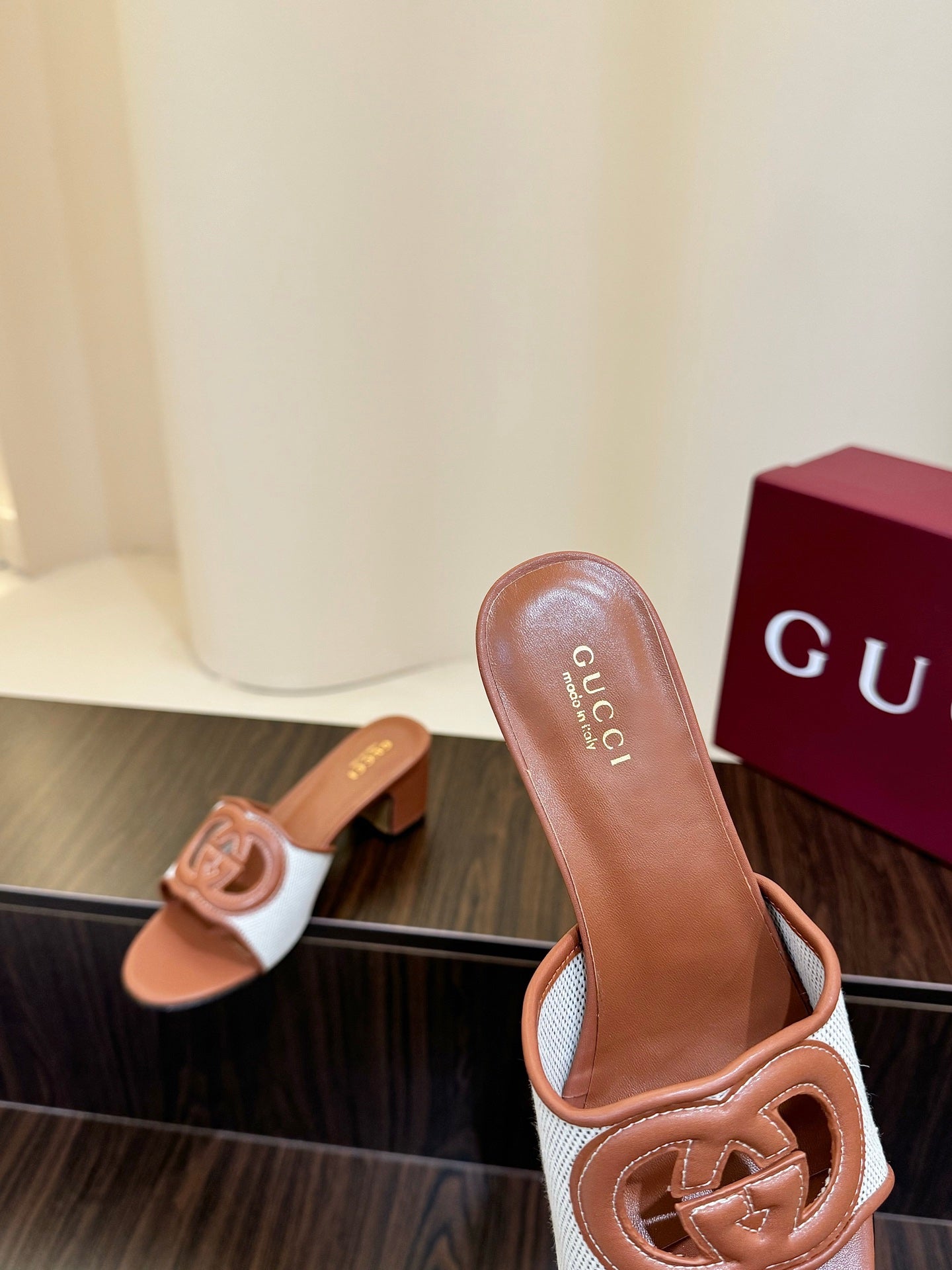 Gucc 25fw slide sandals