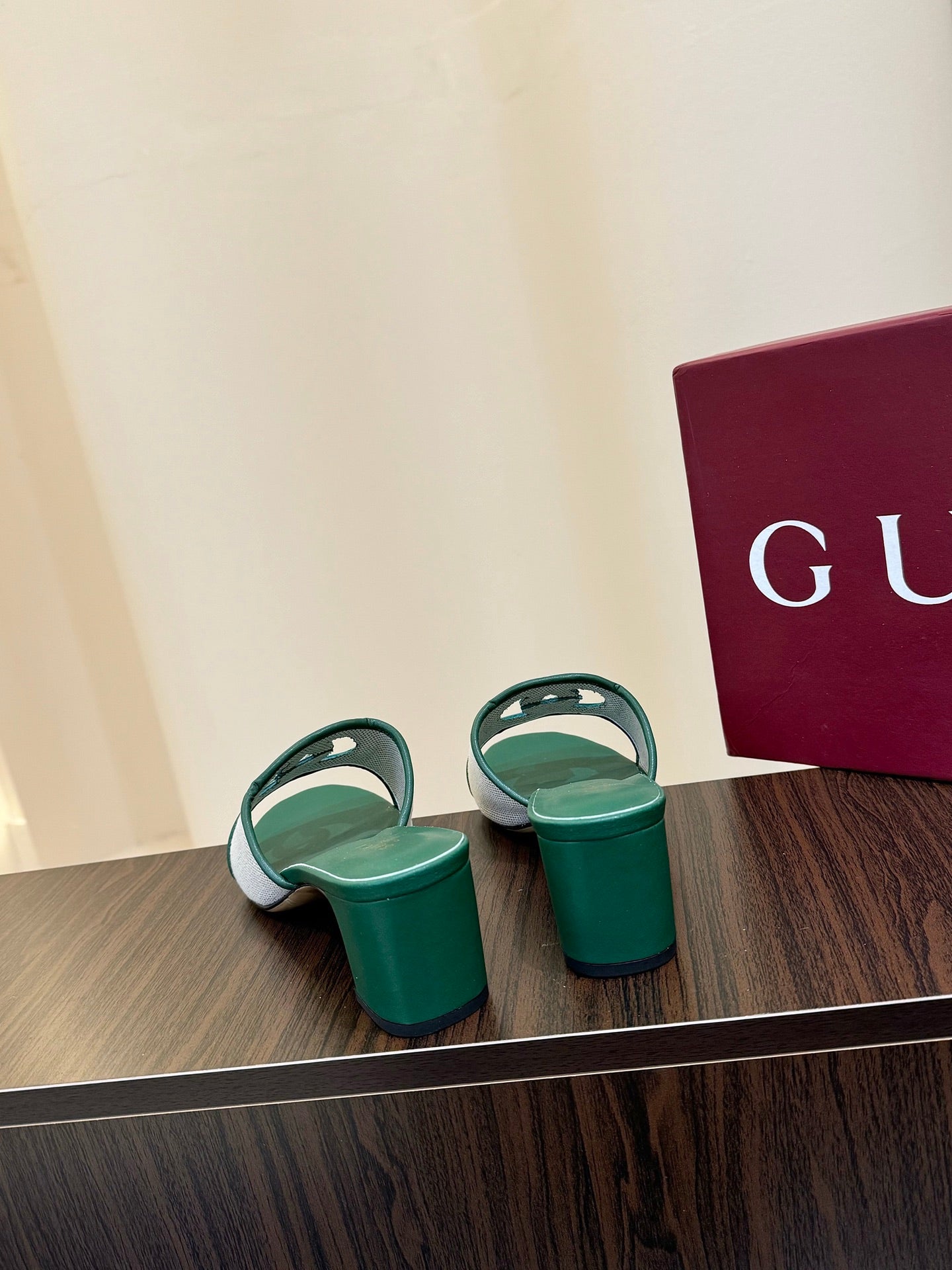 Gucc 25fw slide sandals