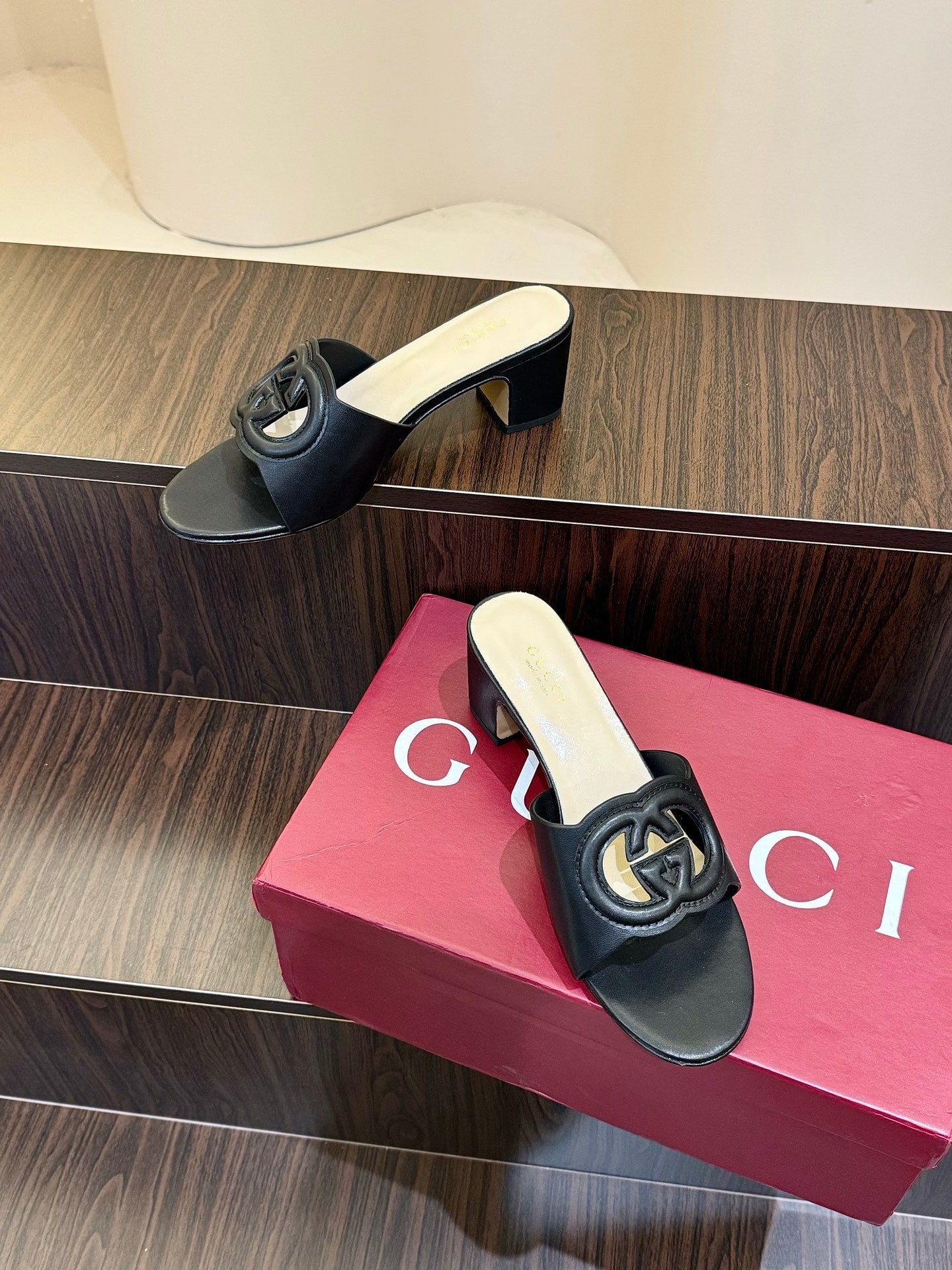 Gucc 25fw slide sandals