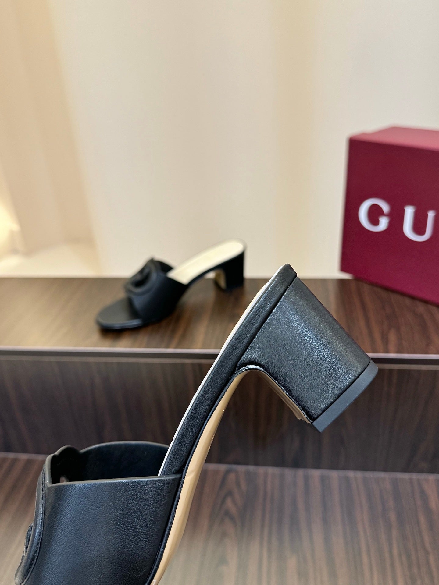 Gucc 25fw slide sandals