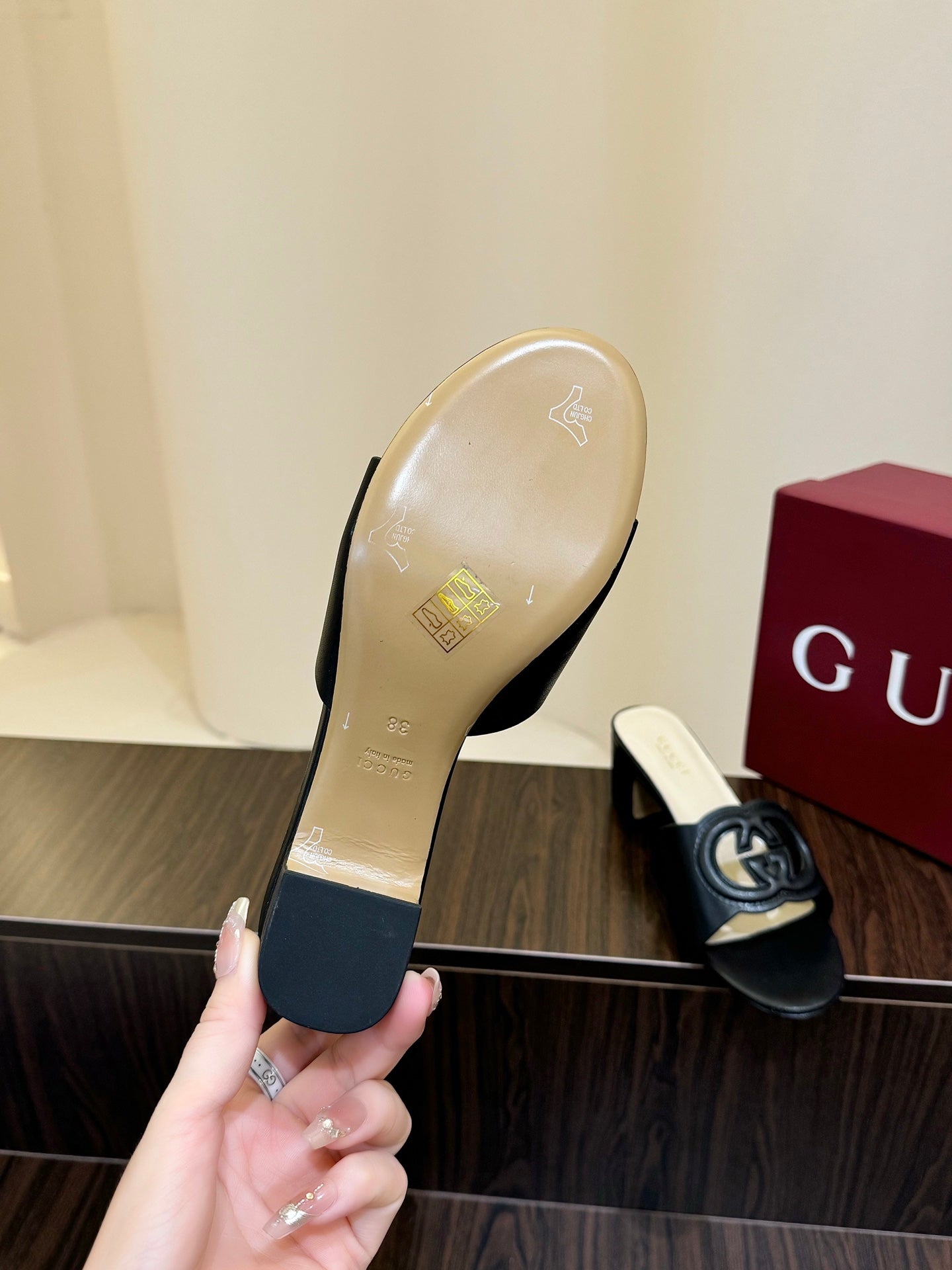 Gucc 25fw slide sandals