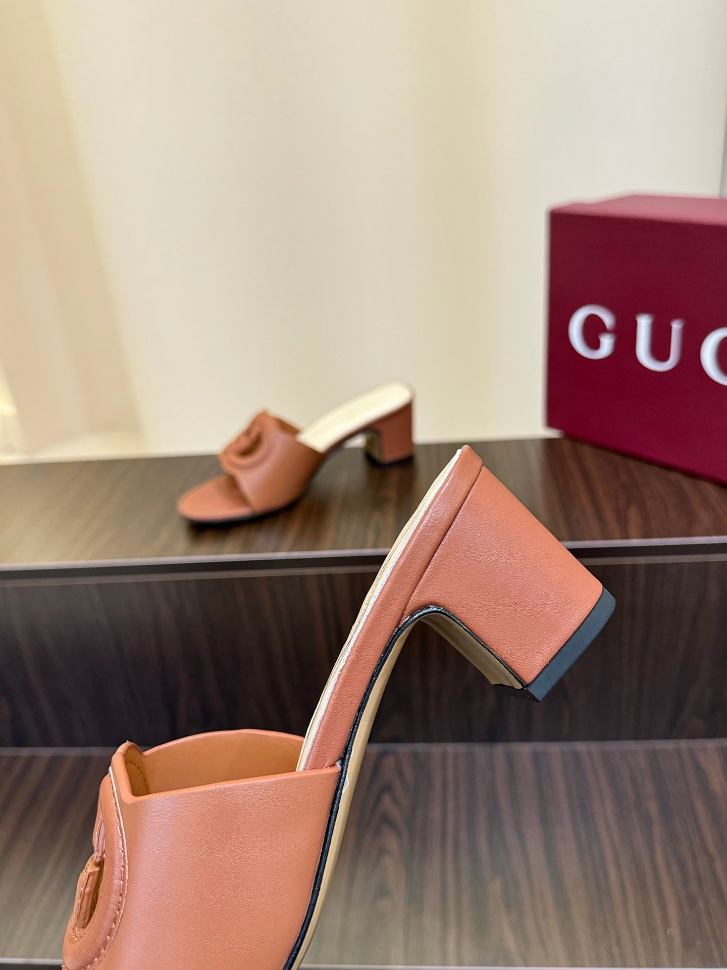 Gucc 25fw slide sandals